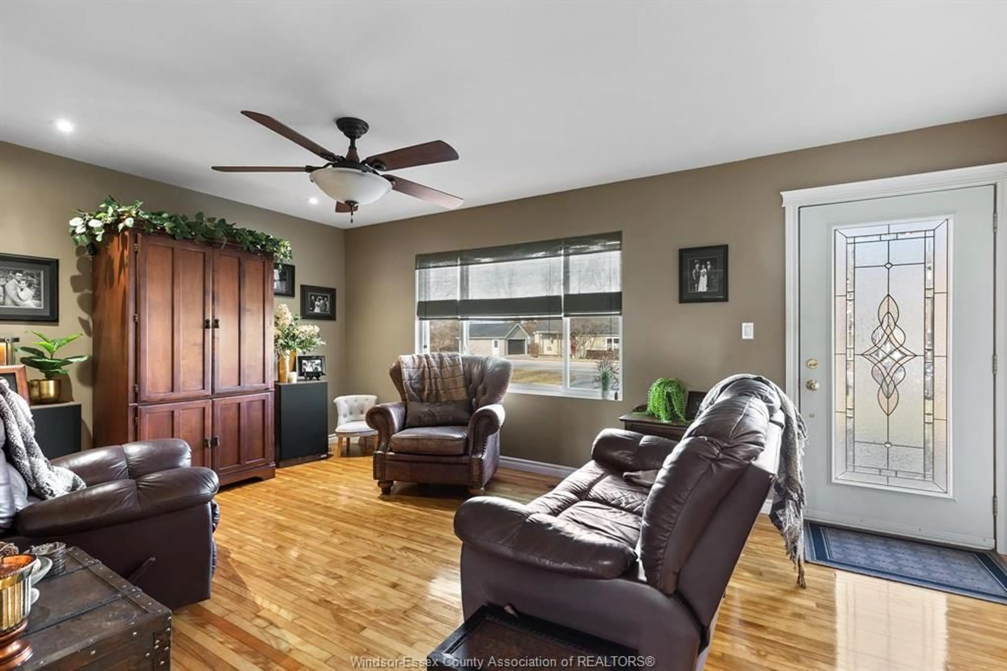 Living room with furniture, wood/laminate floor for 226 Maidstone Ave, Essex Ontario N8M 2J9