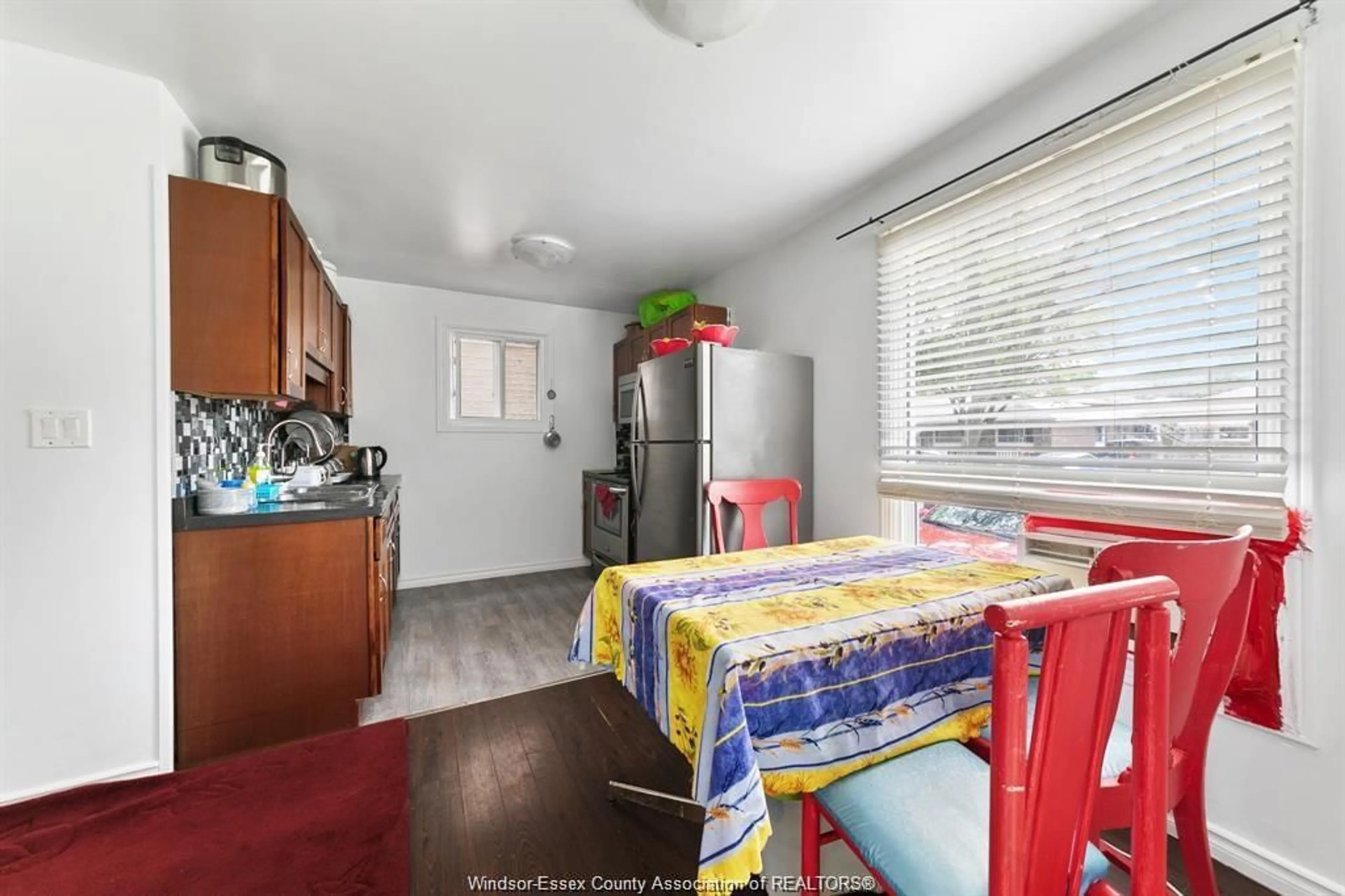 Standard kitchen, unknown for 1319 Bayswater Cres, Windsor Ontario N8S 4K4