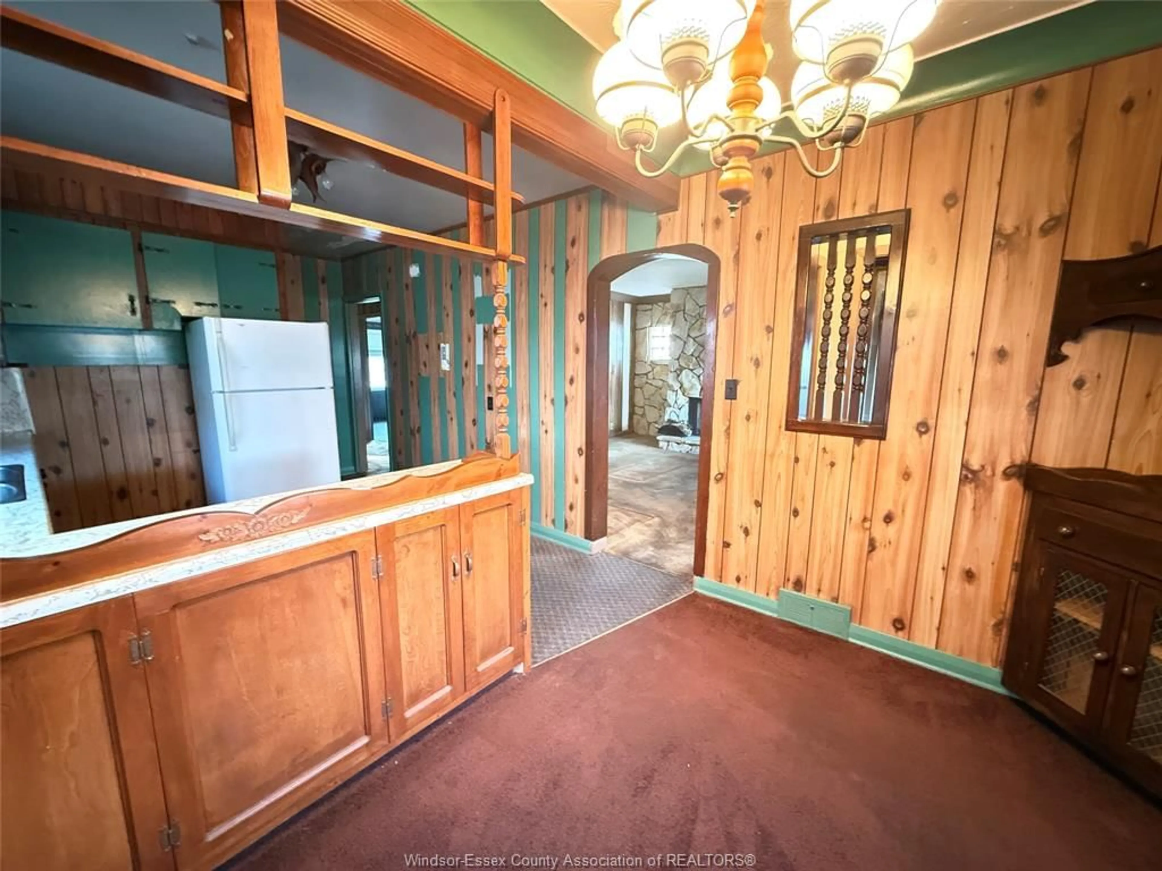 Indoor foyer for 2467 Kildare, Windsor Ontario N8W 2Y1