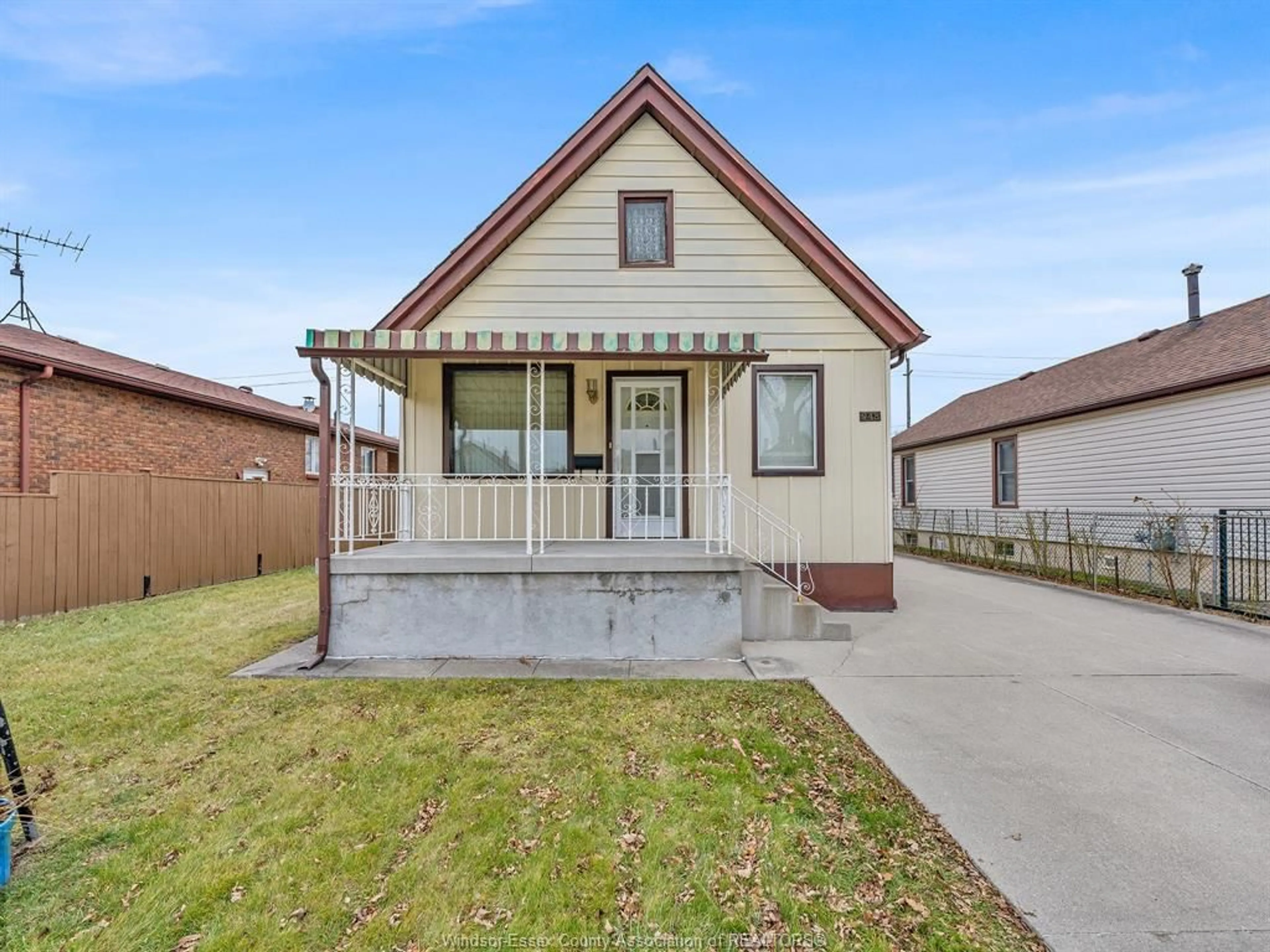 Home with brick exterior material, street for 948 LANGLOIS, Windsor Ontario N9A 2H3