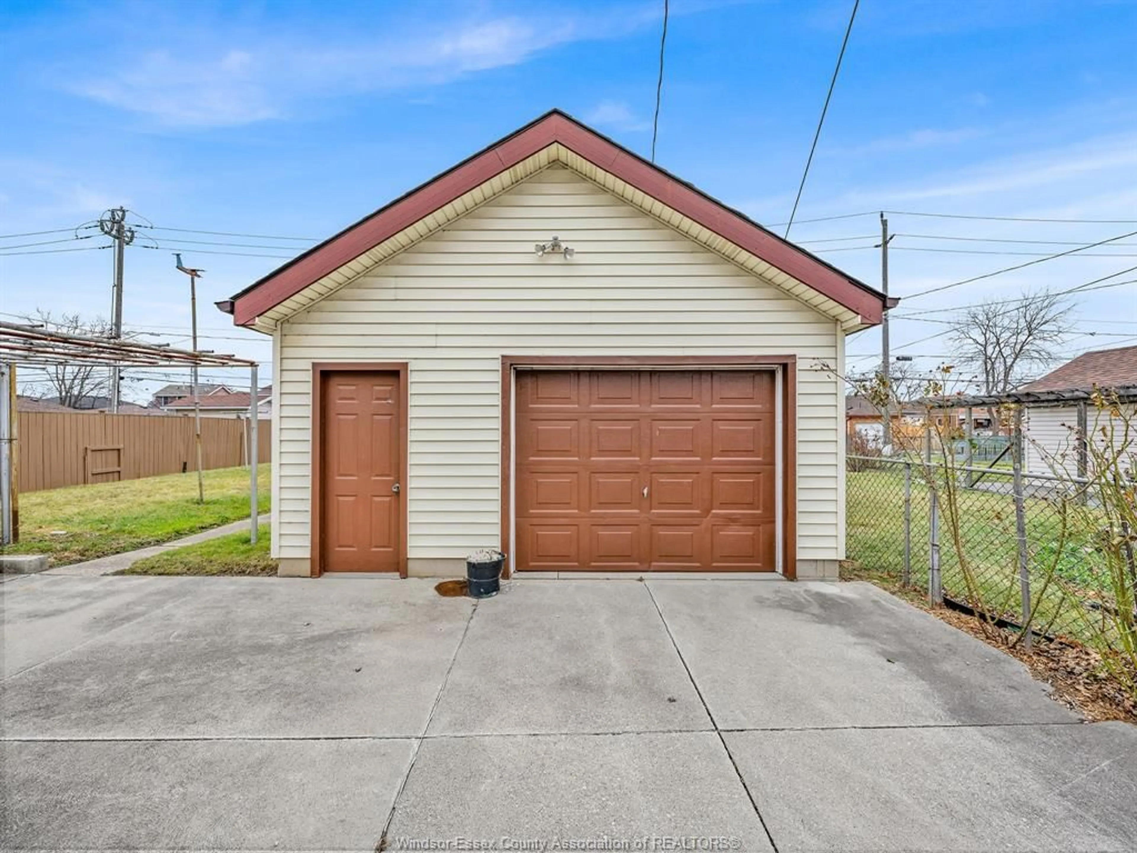 Indoor garage for 948 LANGLOIS, Windsor Ontario N9A 2H3