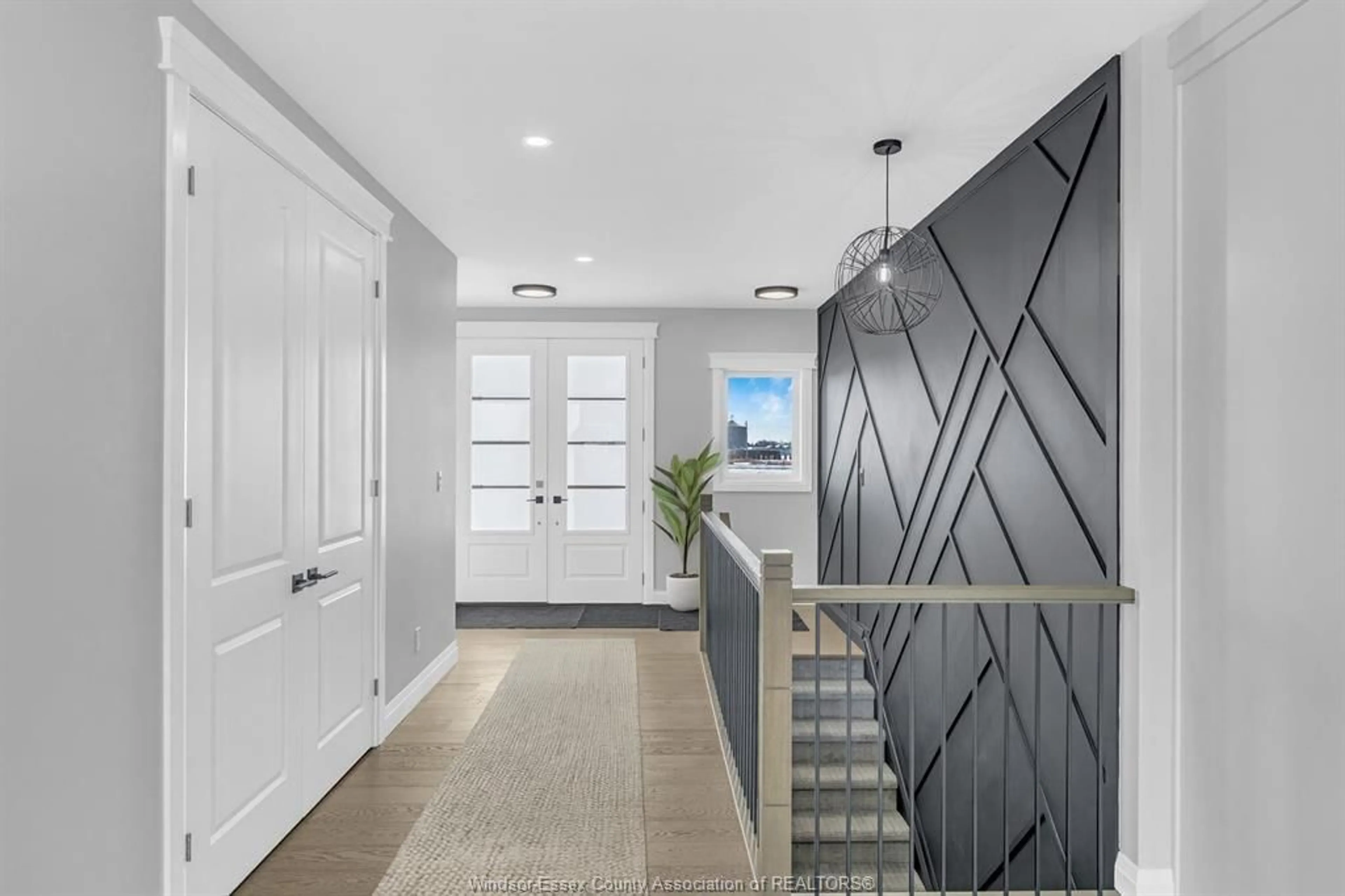 Indoor entryway for 1924 SANNITA, Kingsville Ontario N9Y 0G5