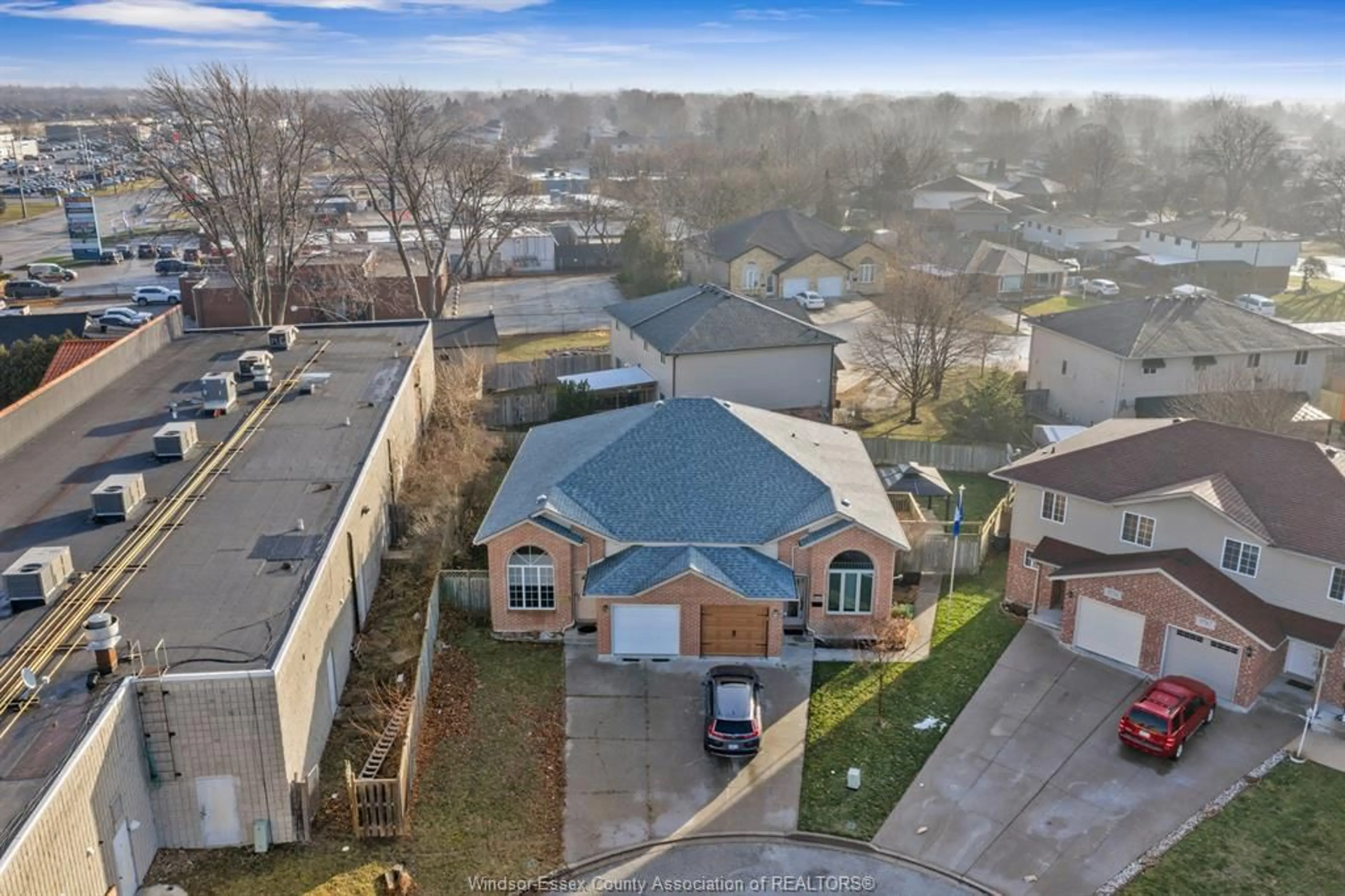 A pic from outside/outdoor area/front of a property/back of a property/a pic from drone, unknown for 9759 MELVILLE Dr, Windsor Ontario N8R 1B4