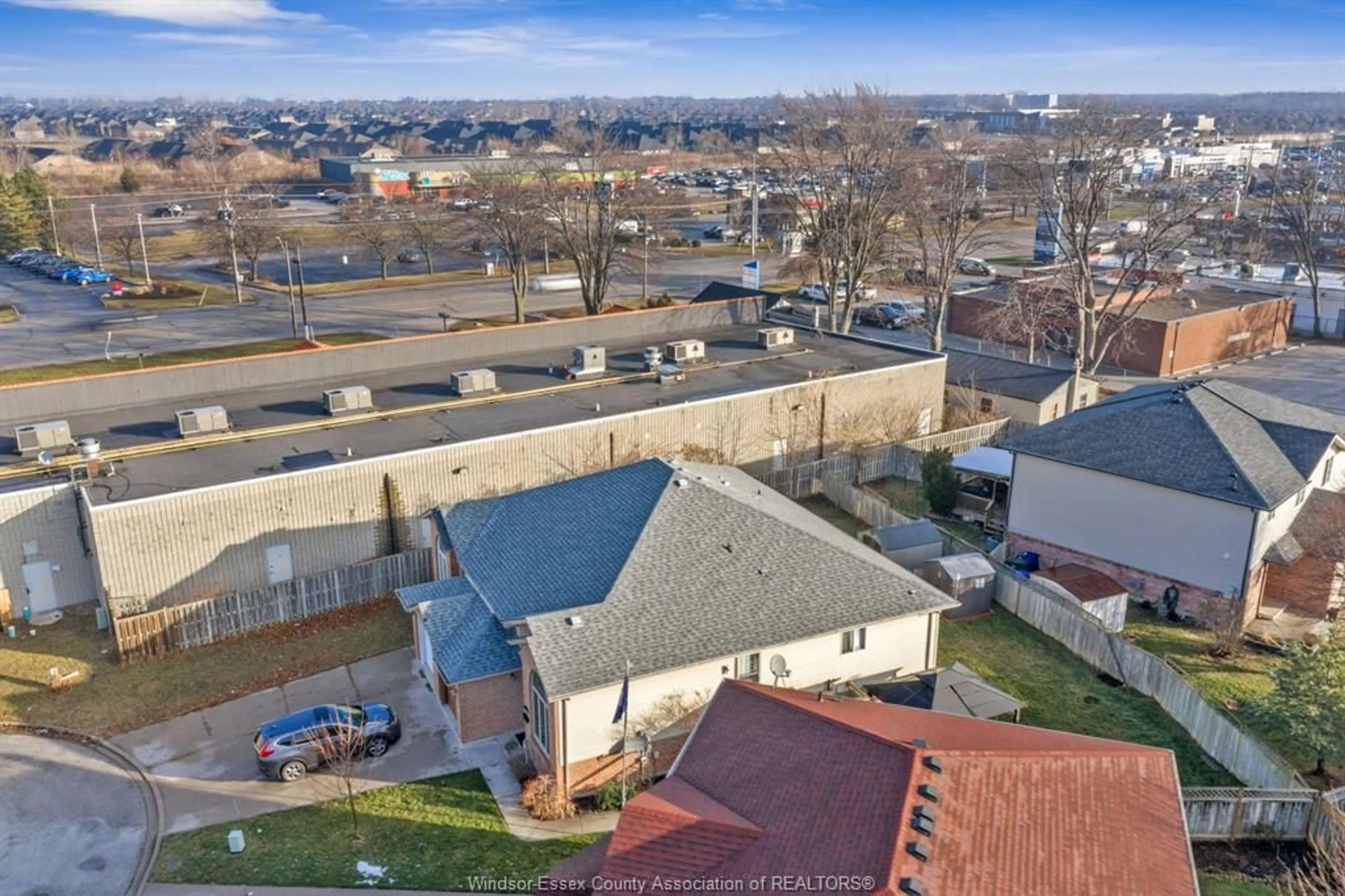 A pic from outside/outdoor area/front of a property/back of a property/a pic from drone, city buildings view from balcony for 9759 MELVILLE Dr, Windsor Ontario N8R 1B4