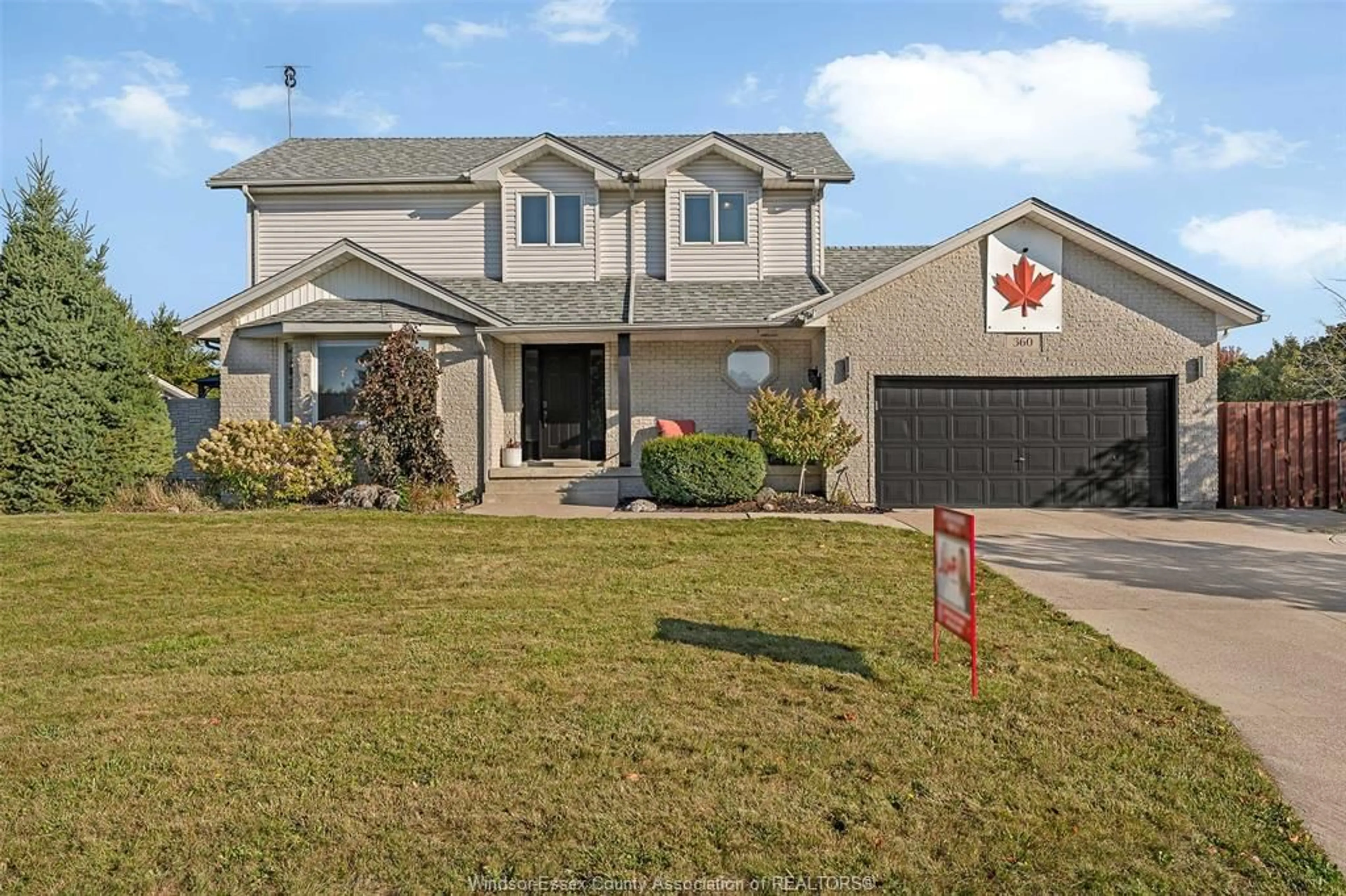 Home with vinyl exterior material, street for 360 RIDGEVIEW Pl, Amherstburg Ontario N9V 3Y6