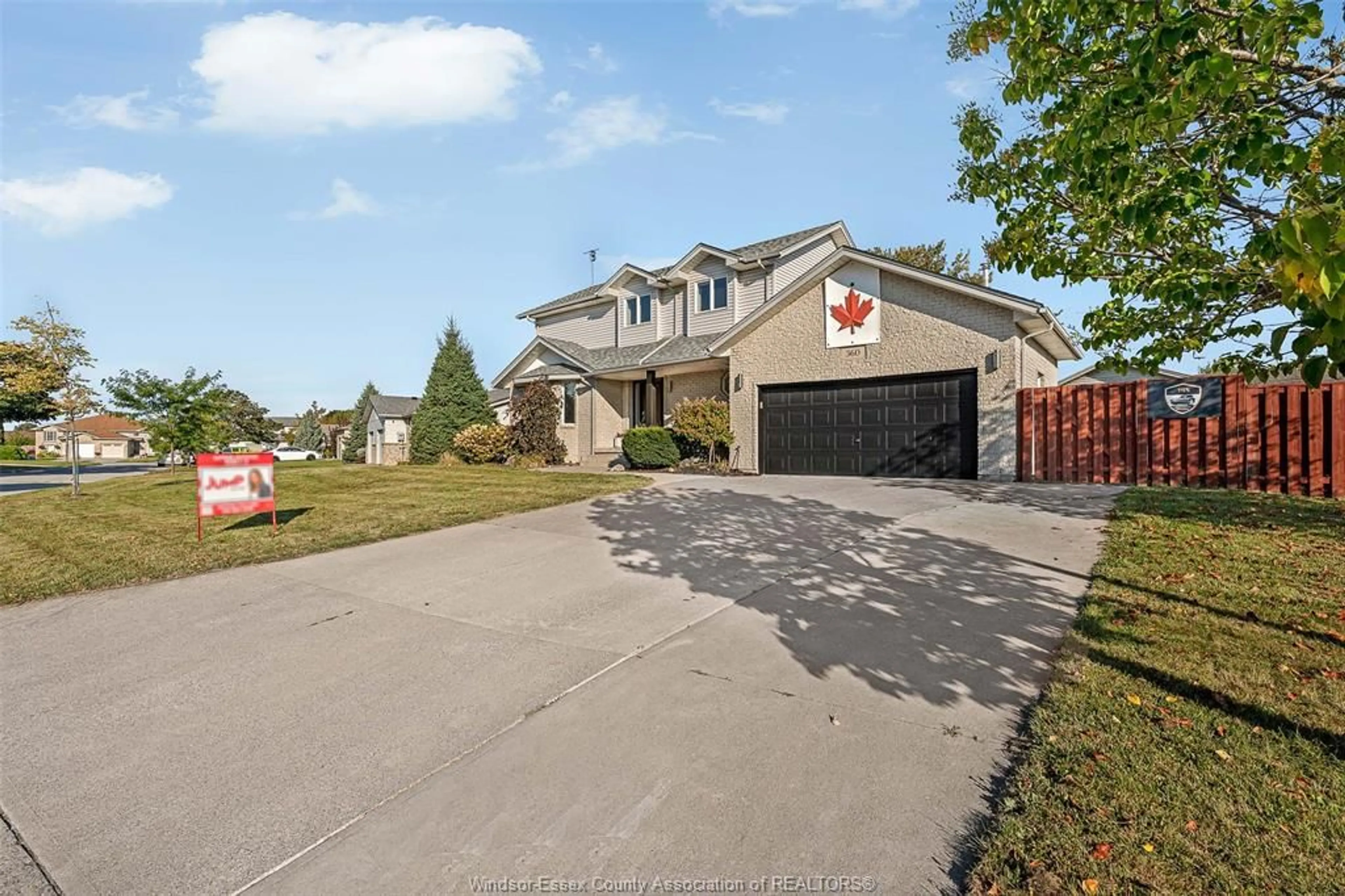A pic from outside/outdoor area/front of a property/back of a property/a pic from drone, street for 360 RIDGEVIEW Pl, Amherstburg Ontario N9V 3Y6