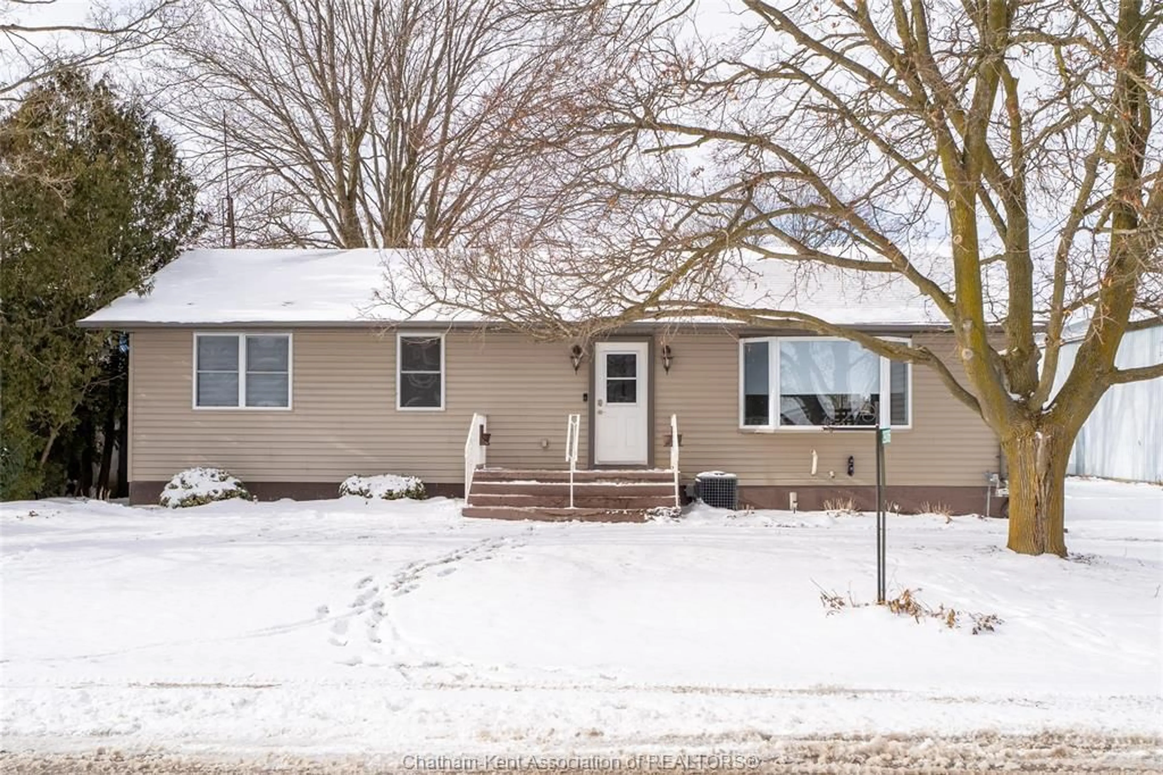 Home with vinyl exterior material, street for 29006 SHARROW Rd, Wabash Ontario N0P 2K0