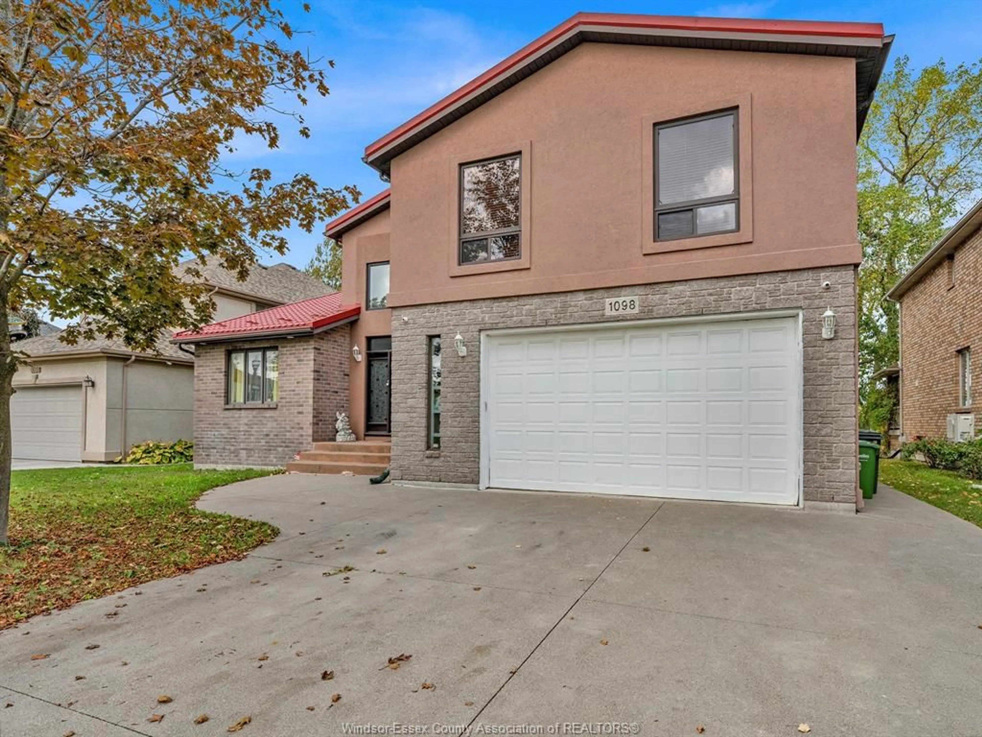 Home with brick exterior material, street for 1098 STONEYBROOK Cres, Windsor Ontario N9G 2Y3