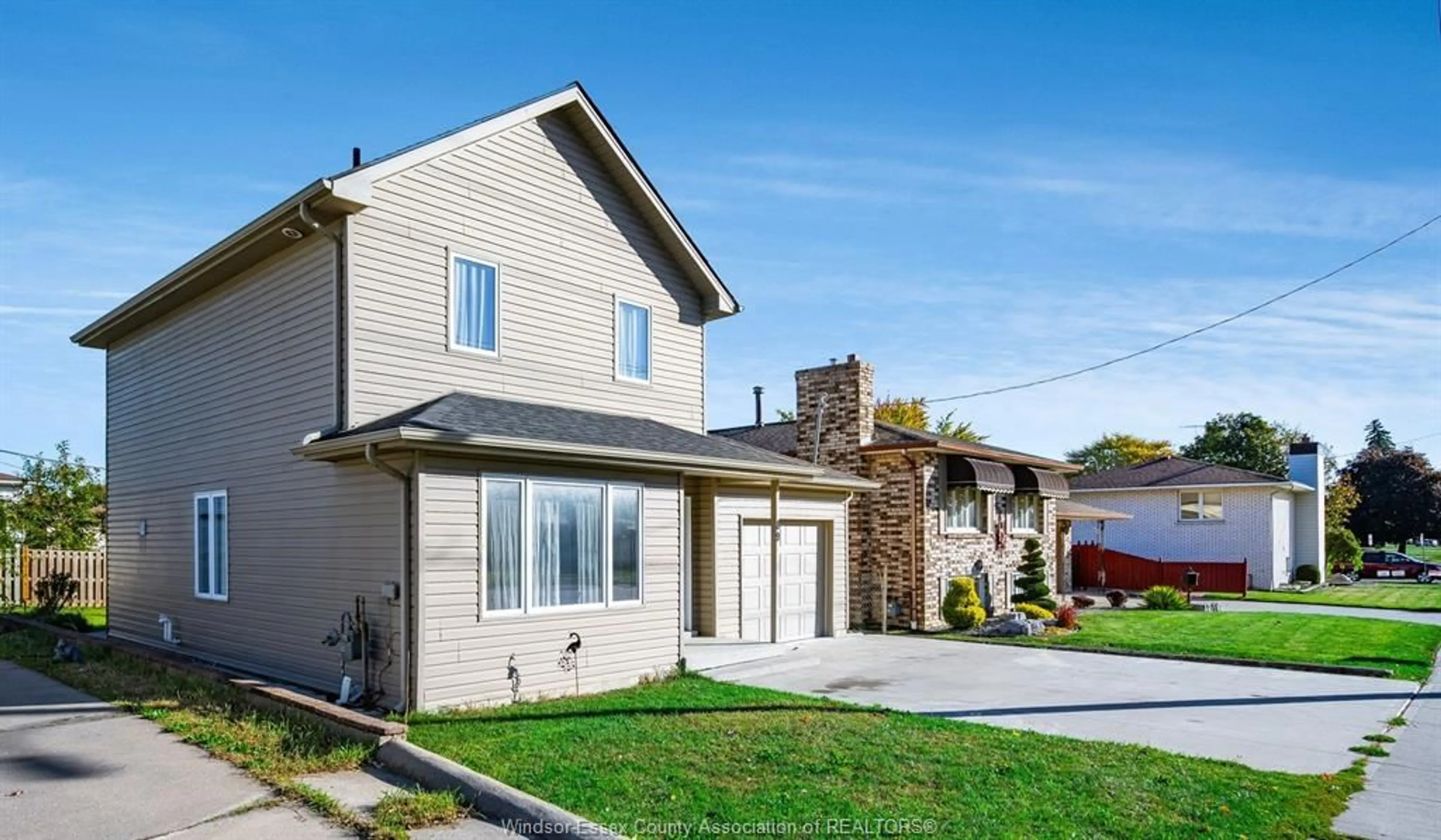 Home with brick exterior material, street for 89 OAK St, Leamington Ontario N9H 2C7