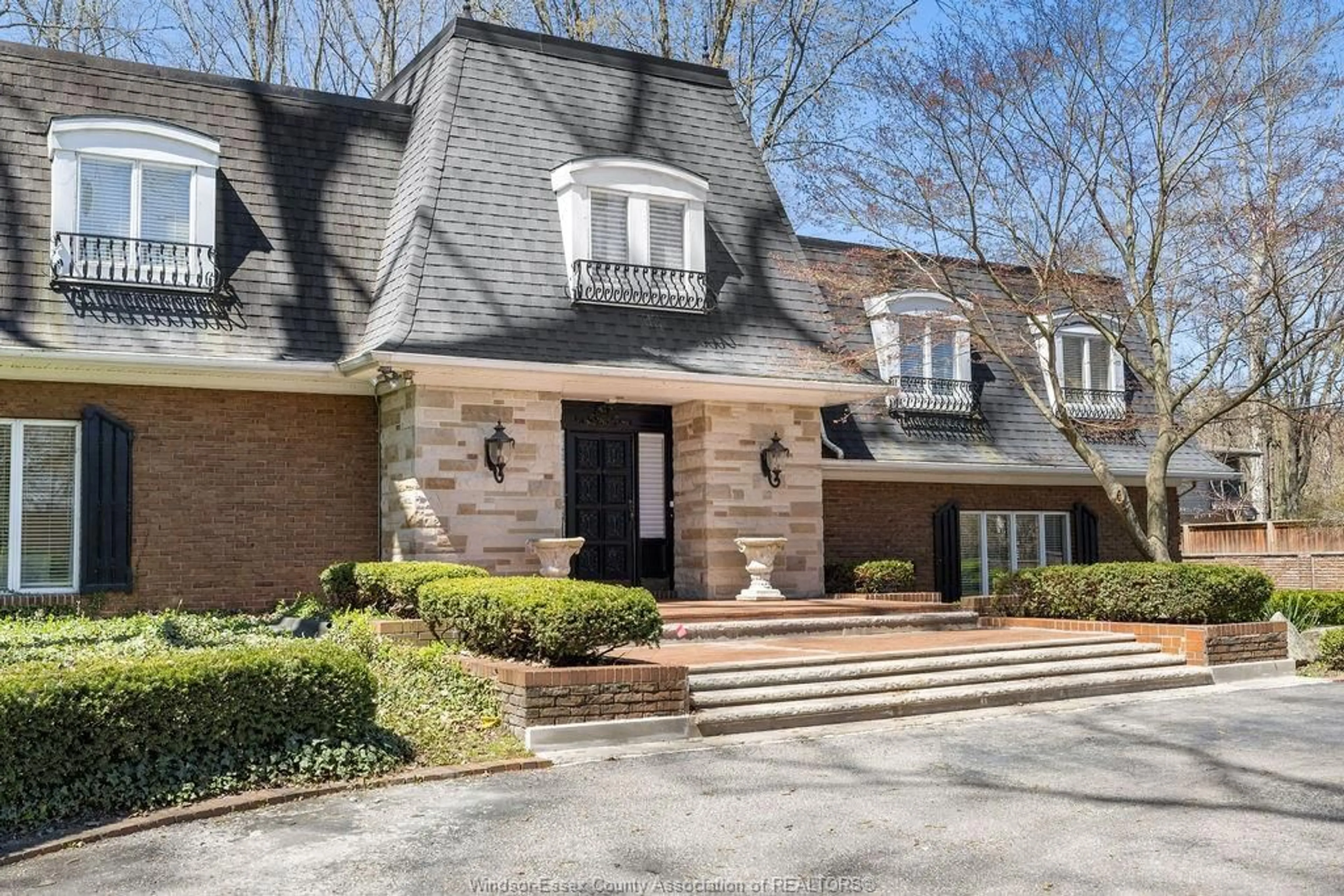 Home with brick exterior material, street for 1255 TANGLEWOOD Crt, LaSalle Ontario N9J 2K2