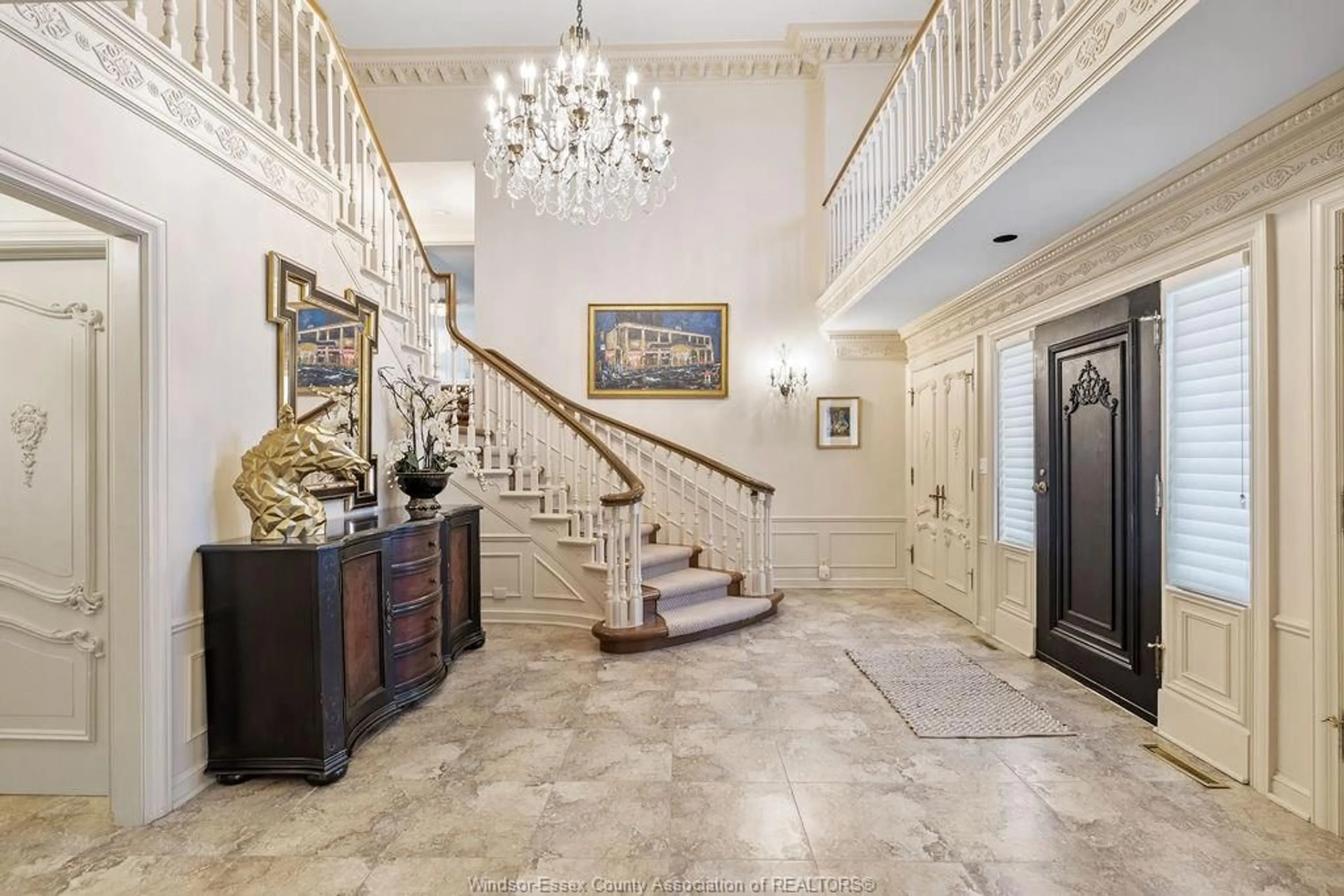 Indoor foyer for 1255 TANGLEWOOD Crt, LaSalle Ontario N9J 2K2