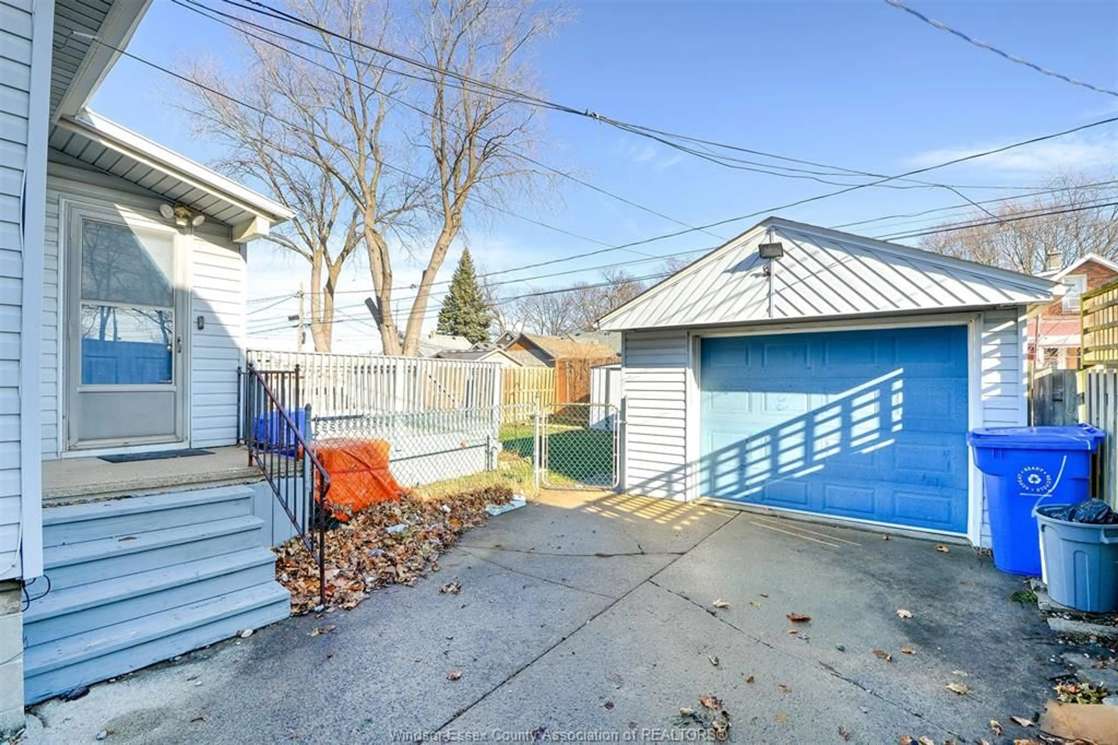 Patio, street for 2254 CADILLAC, Windsor Ontario N8W 3Y1