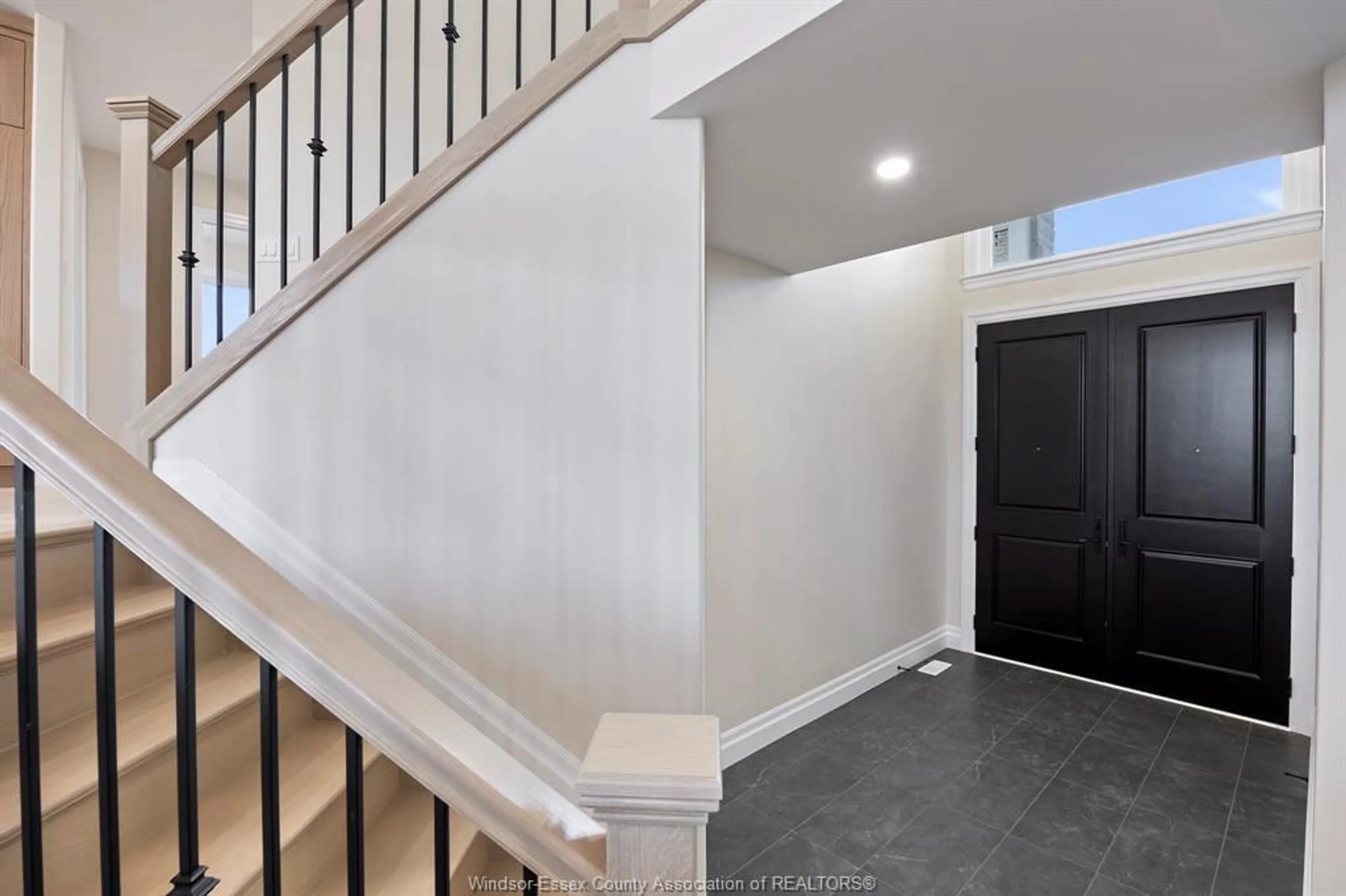 Indoor entryway for 1247 CAMPANA Cres, Lakeshore Ontario N8L 0K4