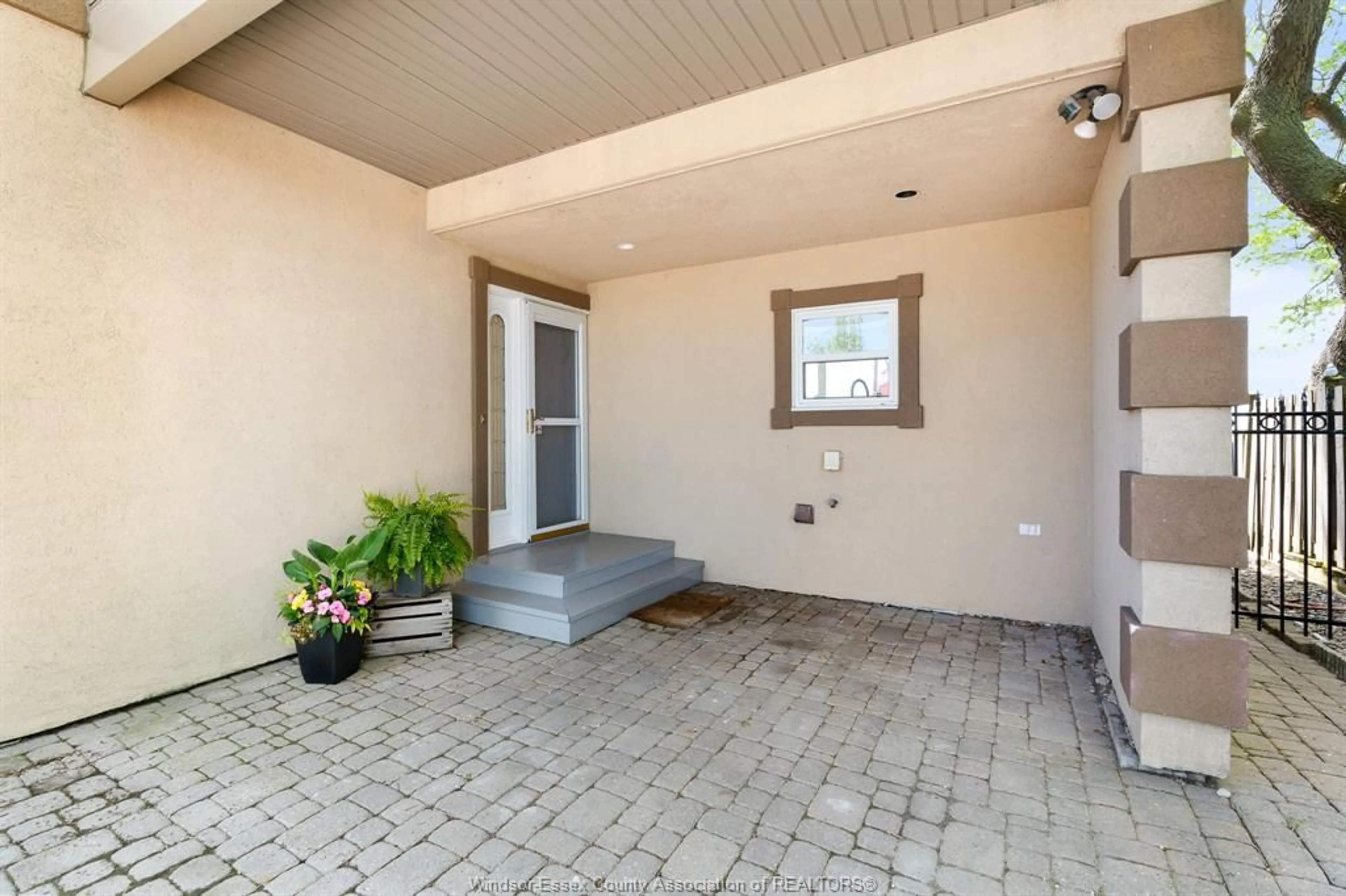 Unknown for 992 Pt. Pelee Dr, Leamington Ontario N8H 3V4