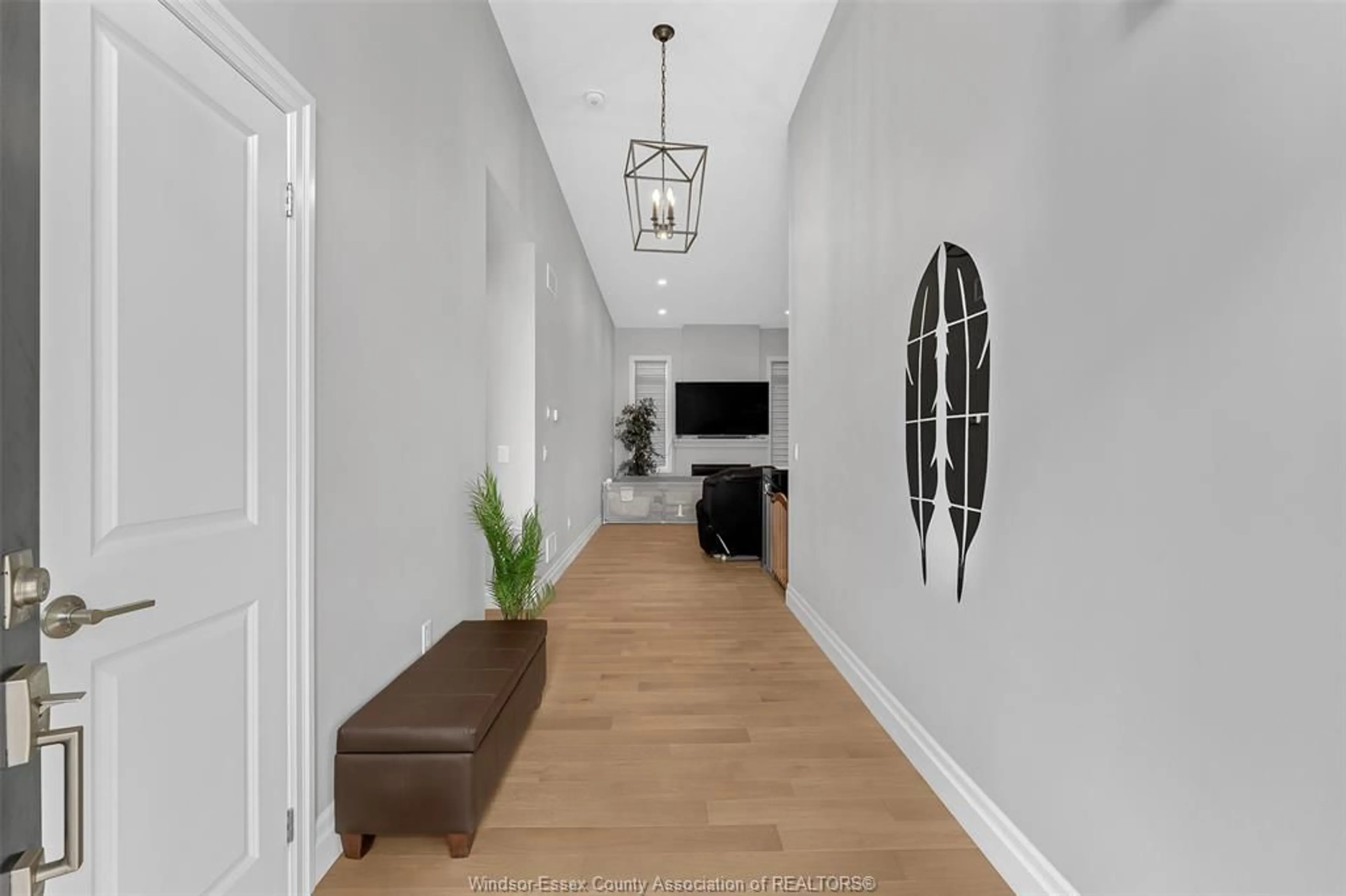 Indoor entryway for 6123 MALDEN Rd, LaSalle Ontario N9H 1S9