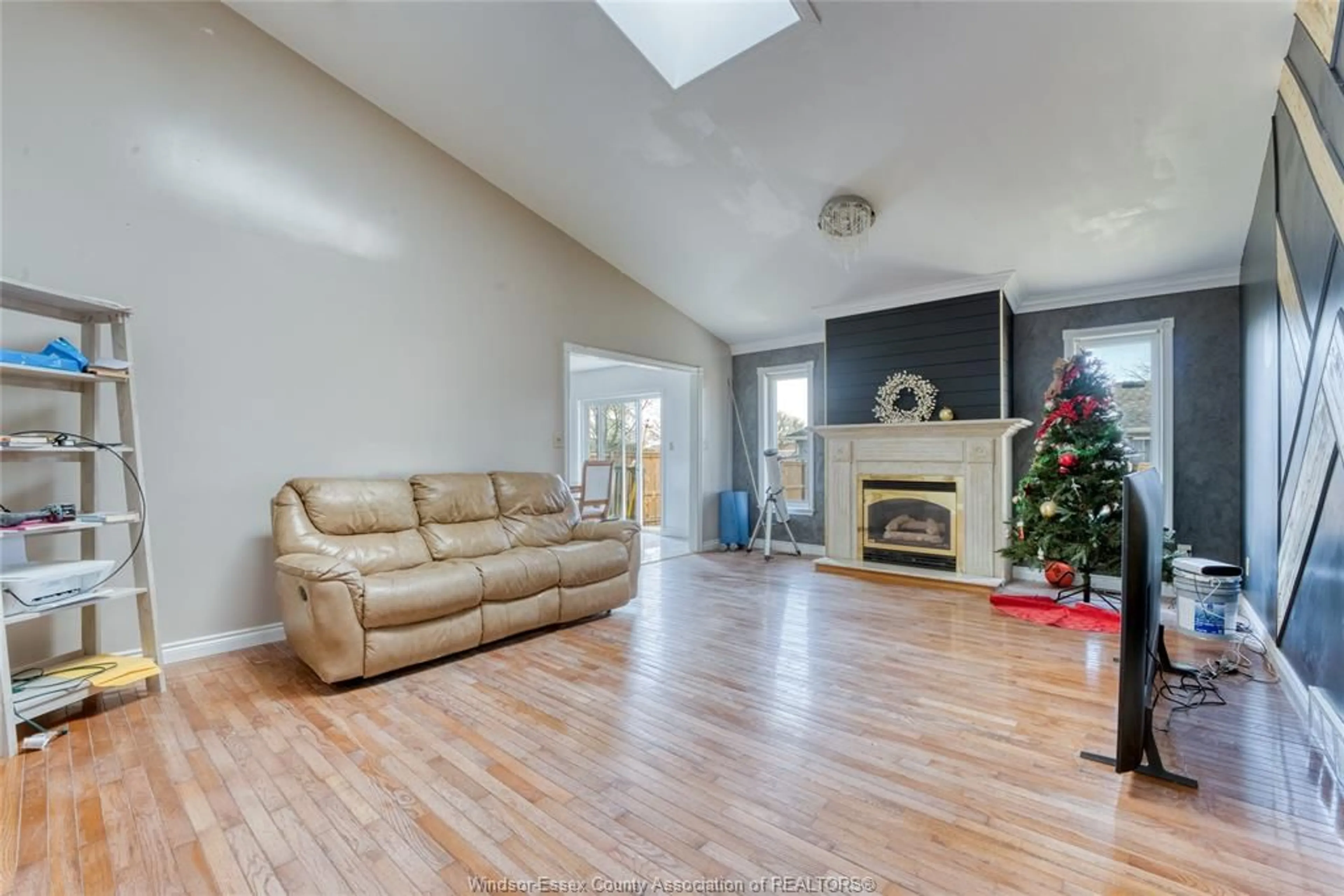 Living room with furniture, unknown for 56 ROSE Ave, Tilbury Ontario N0P 2L0