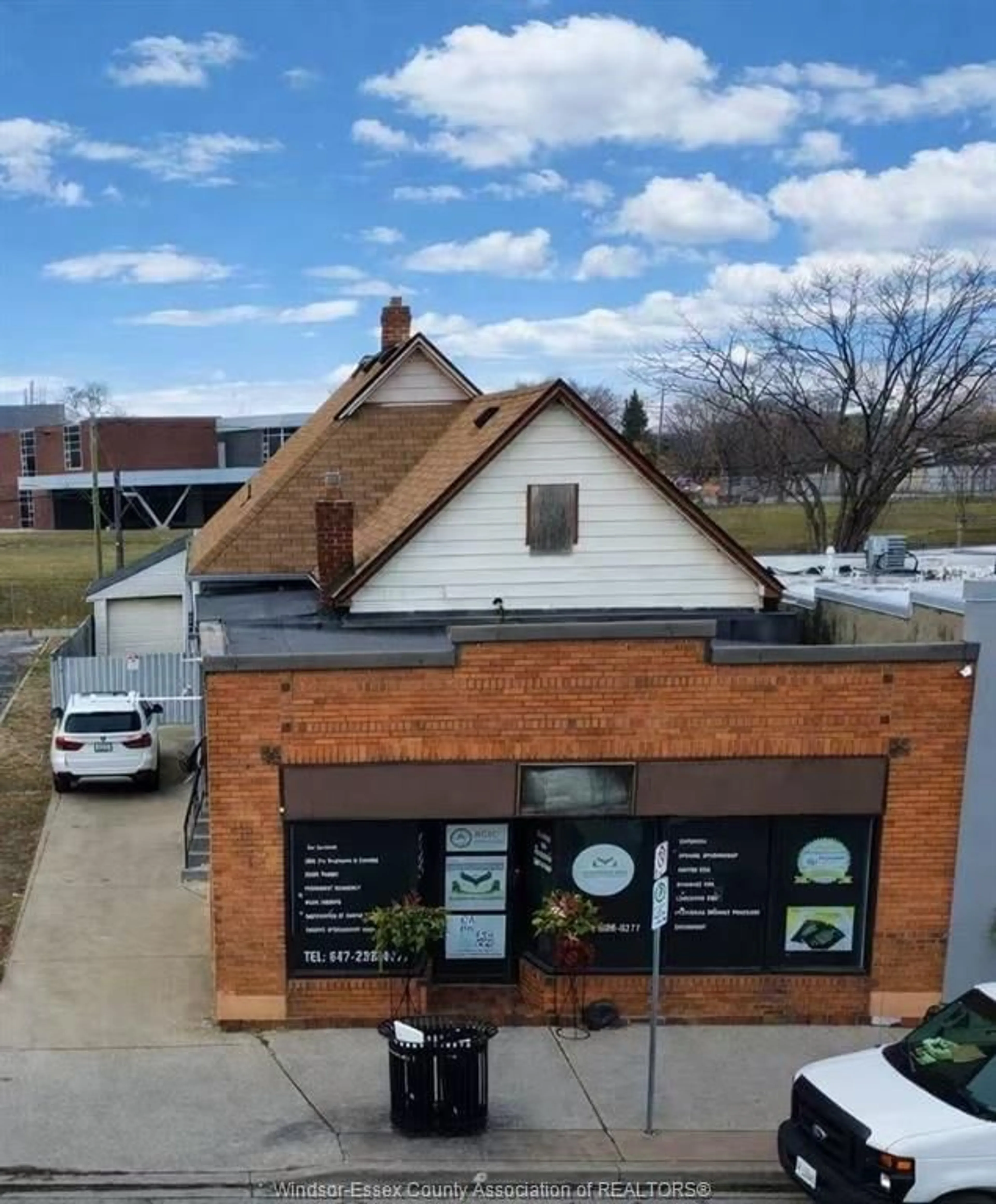 A pic from outside/outdoor area/front of a property/back of a property/a pic from drone, unknown for 1116 WYANDOTTE, Windsor Ontario N9A 3K2