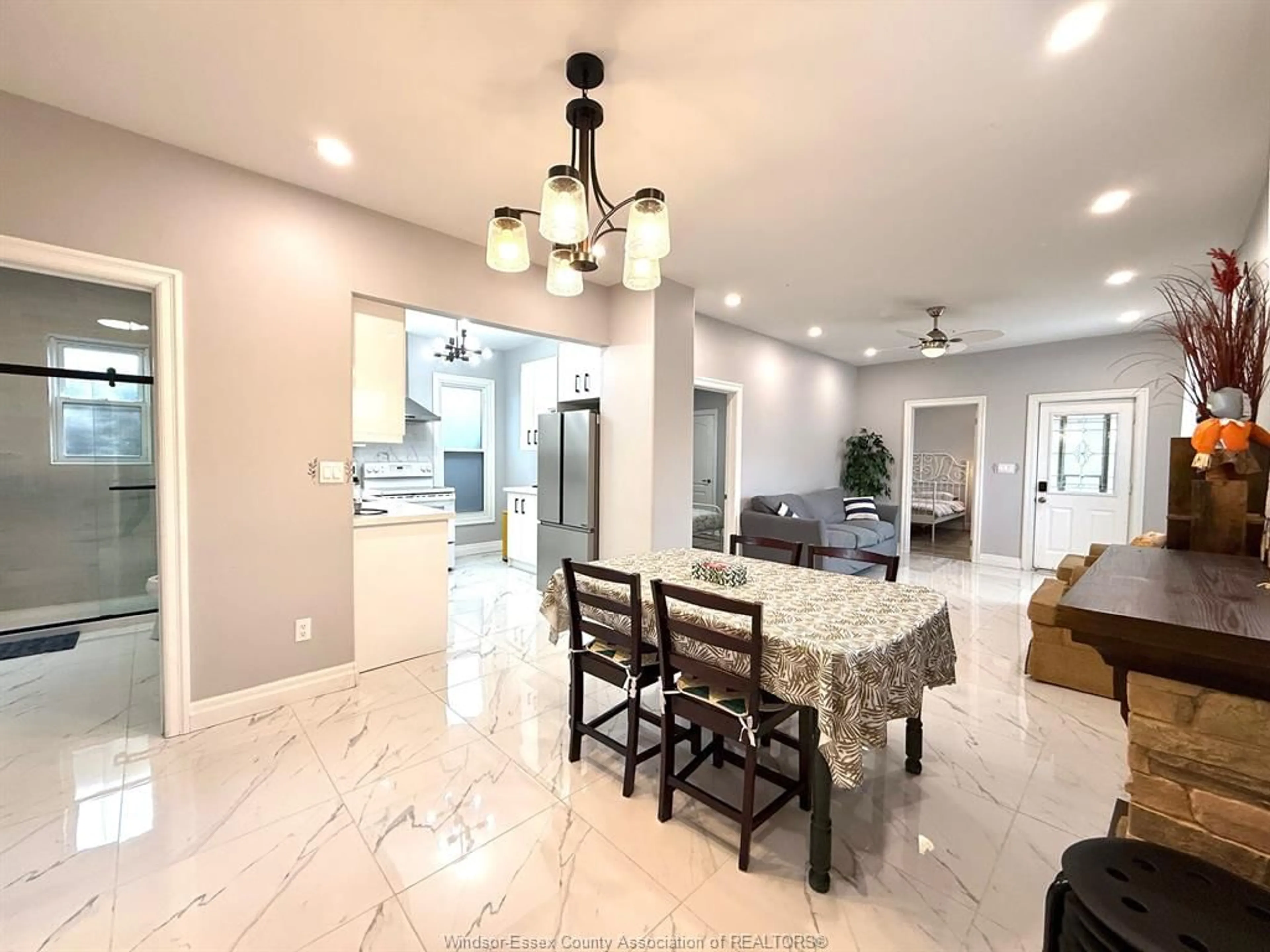 Open concept kitchen, ceramic/tile floor for 1116 WYANDOTTE, Windsor Ontario N9A 3K2