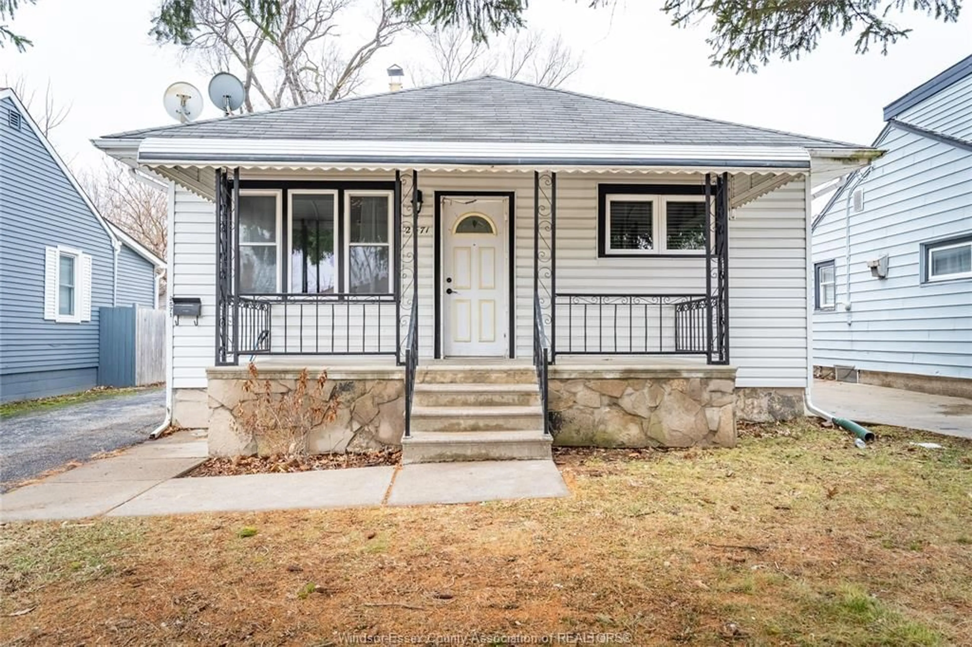 Home with vinyl exterior material, street for 2571 MEIGHEN, Windsor Ontario N8W 4C3