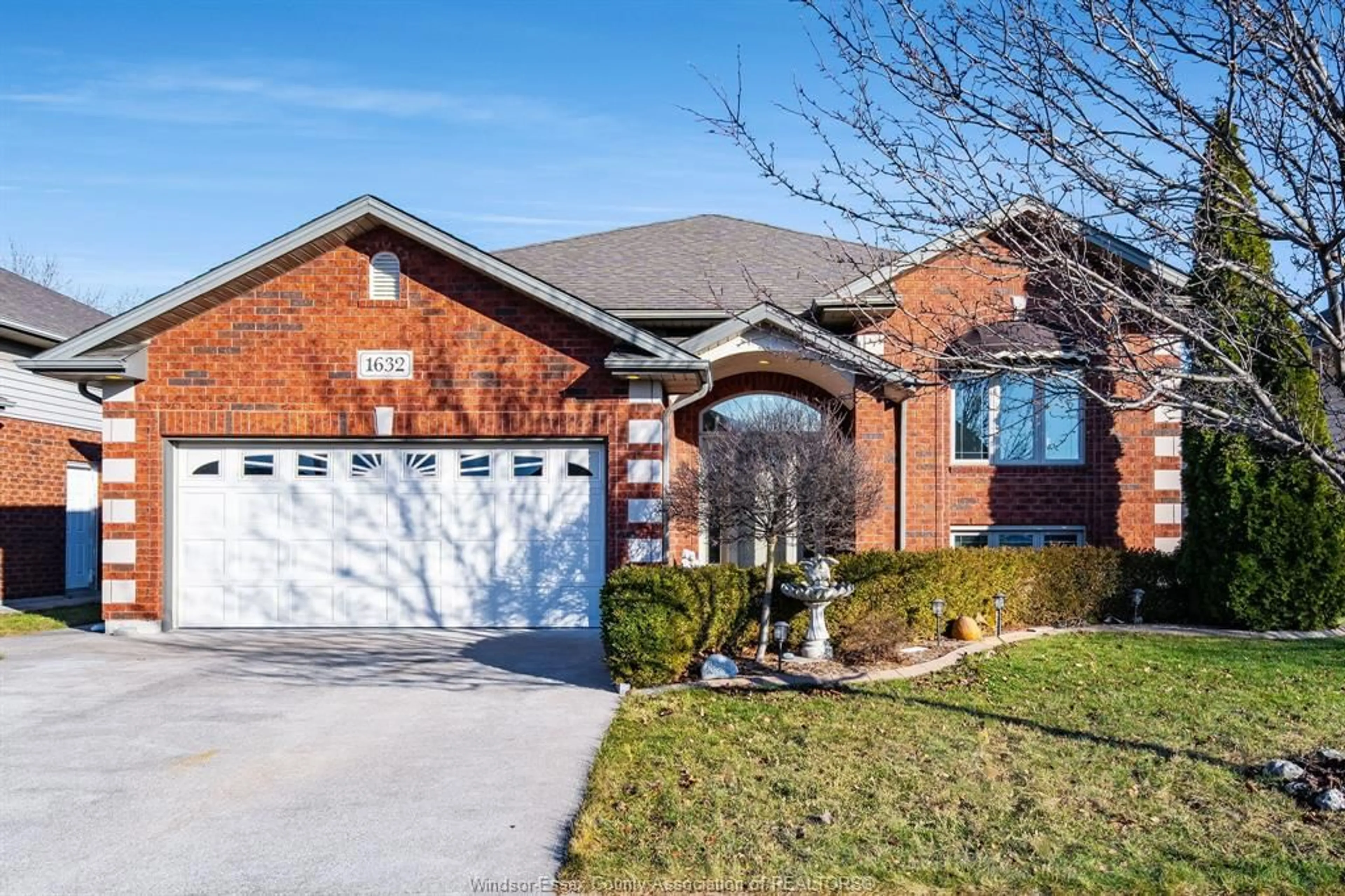 Home with brick exterior material, street for 1632 Magnolia, Windsor Ontario N8P 1Z1