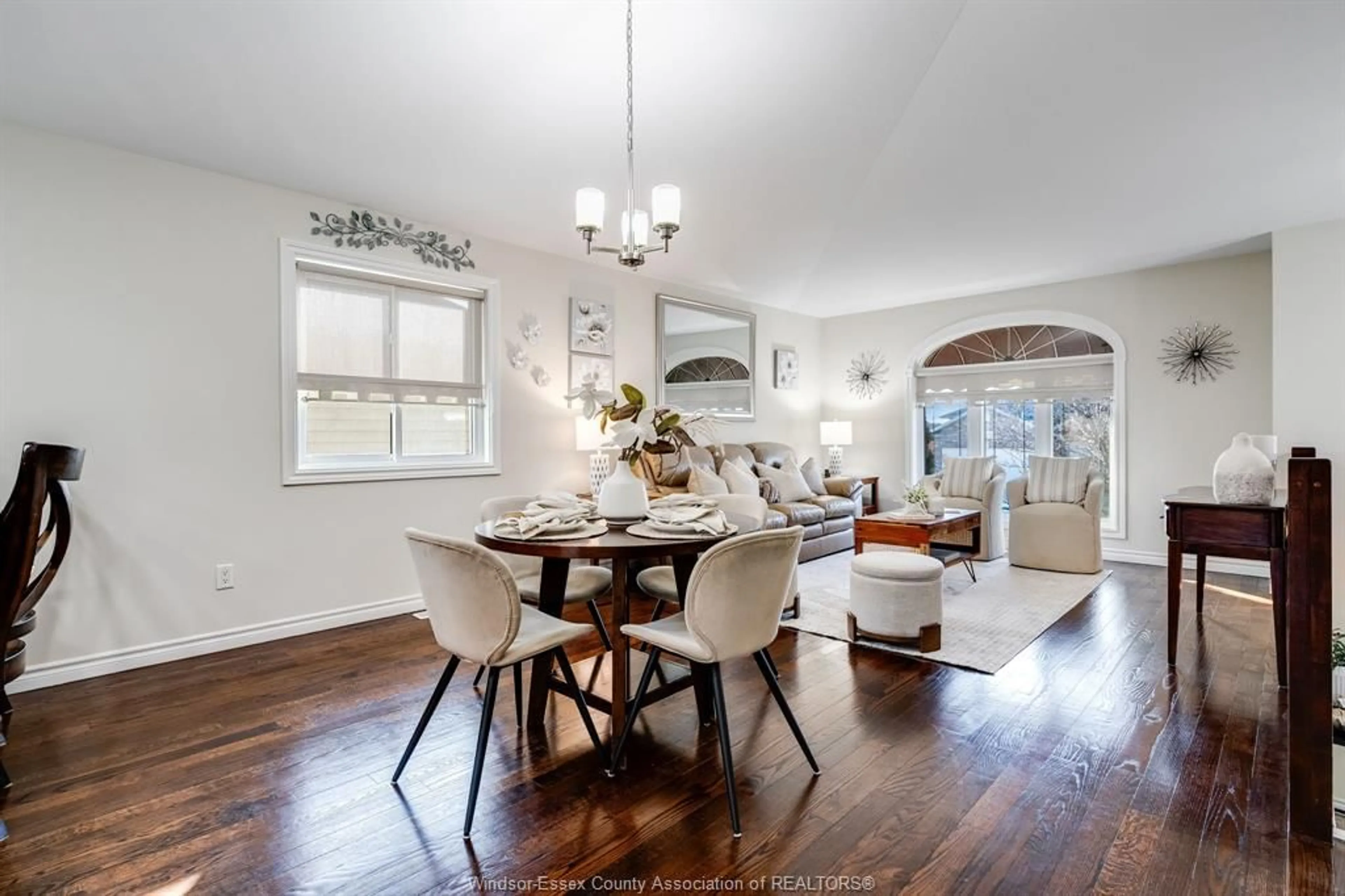 Dining room, wood/laminate floor for 1632 Magnolia, Windsor Ontario N8P 1Z1
