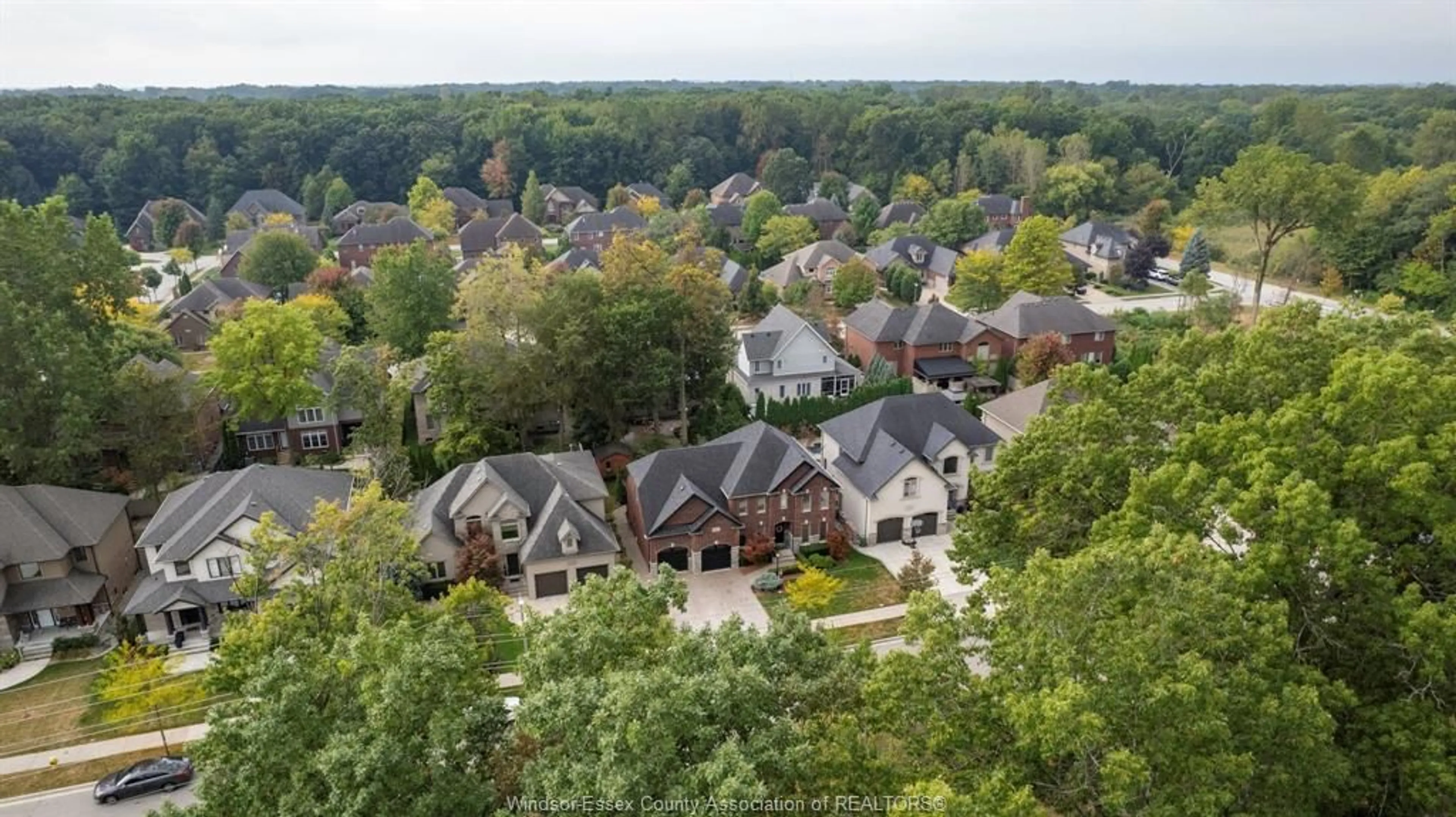 A pic from outside/outdoor area/front of a property/back of a property/a pic from drone, unknown for 1265 MAPLE, LaSalle Ontario N9J 3Y6