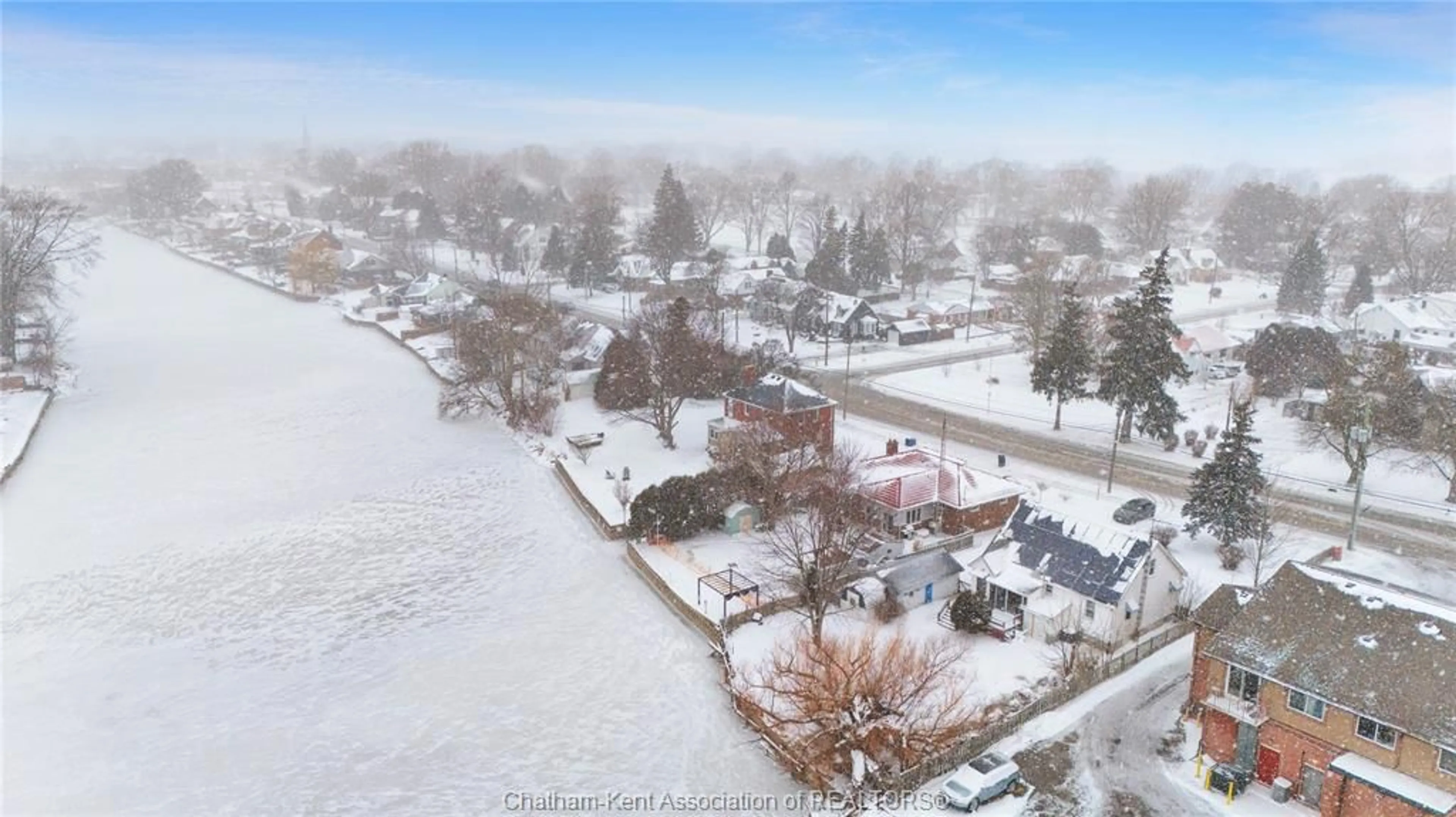 A pic from outside/outdoor area/front of a property/back of a property/a pic from drone, street for 204 Margaret Ave, Wallaceburg Ontario N8A 2A1