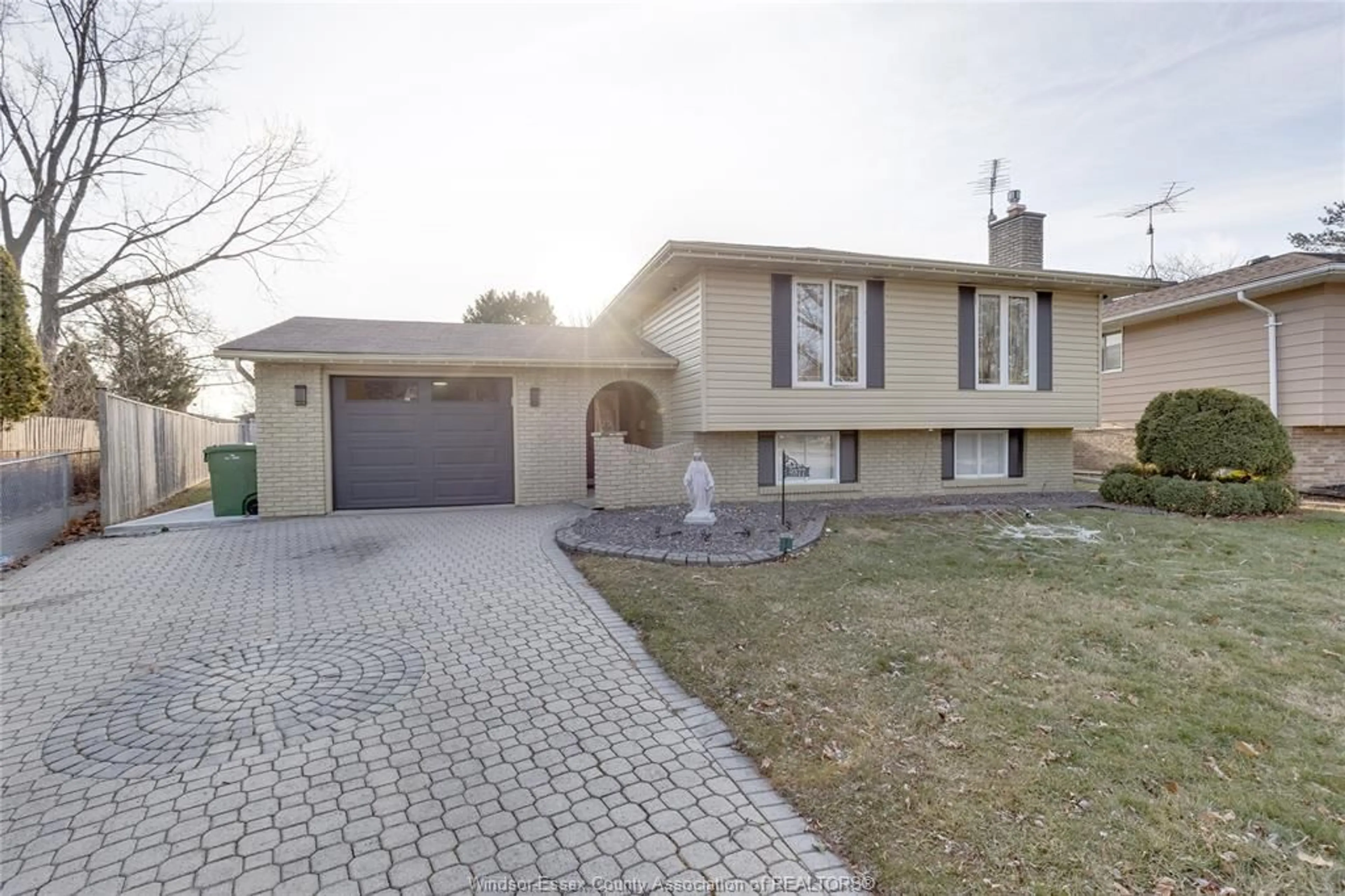 Home with vinyl exterior material, street for 9577 MIDFIELD Cres, Windsor Ontario N8R 1W9