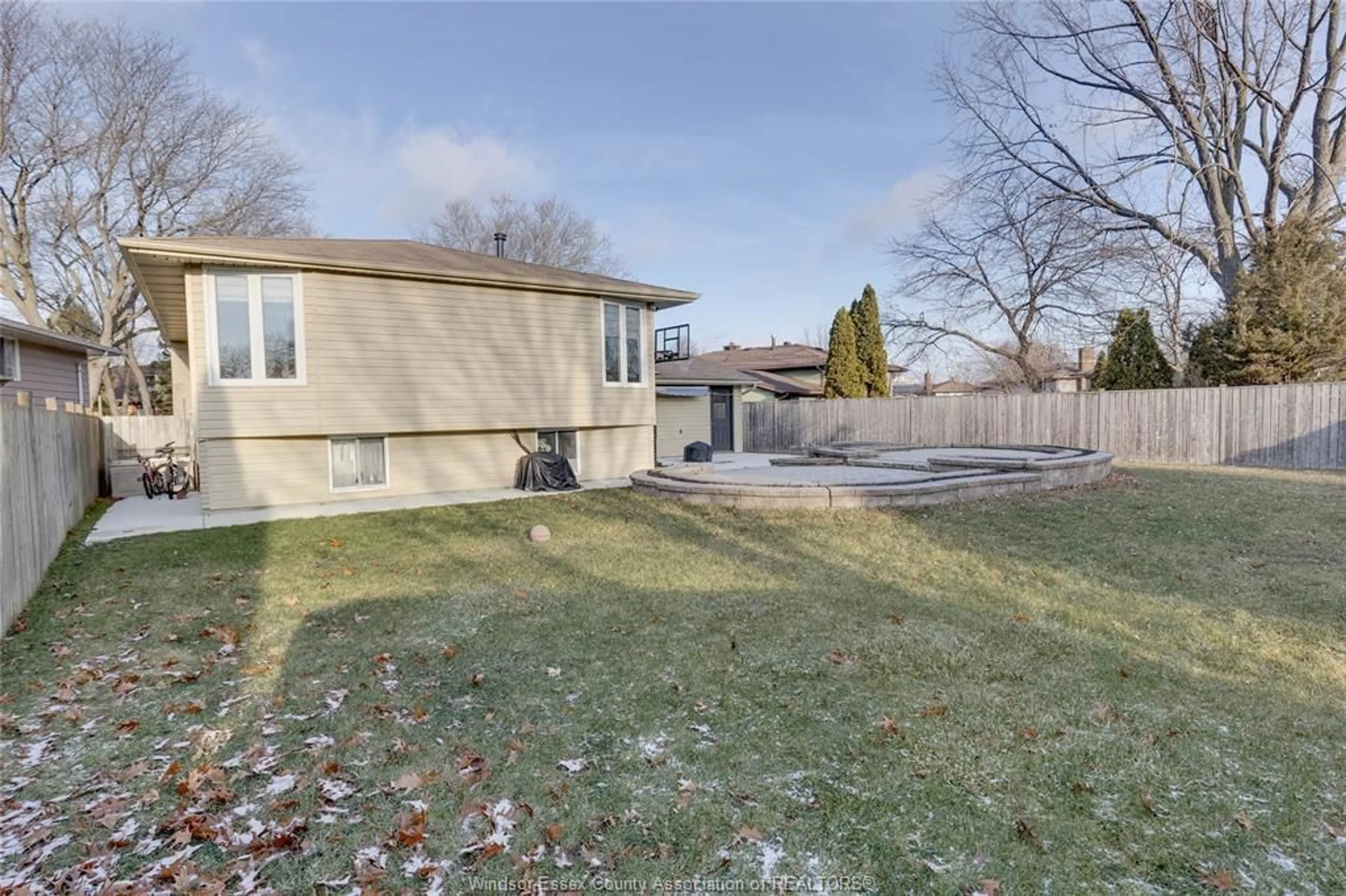 A pic from outside/outdoor area/front of a property/back of a property/a pic from drone, street for 9577 MIDFIELD Cres, Windsor Ontario N8R 1W9