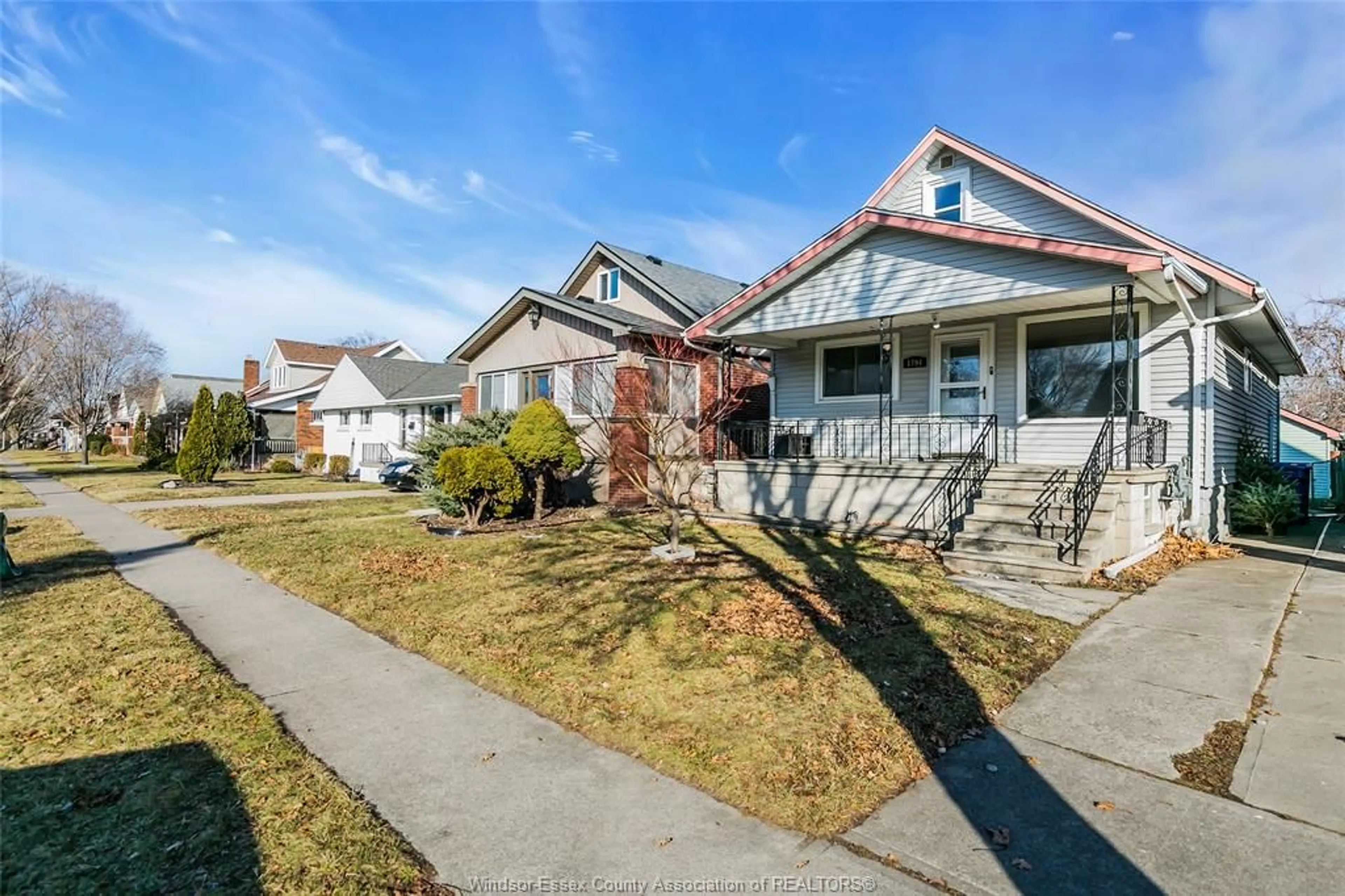 A pic from outside/outdoor area/front of a property/back of a property/a pic from drone, street for 1794 GLADSTONE, Windsor Ontario N8W 2N3