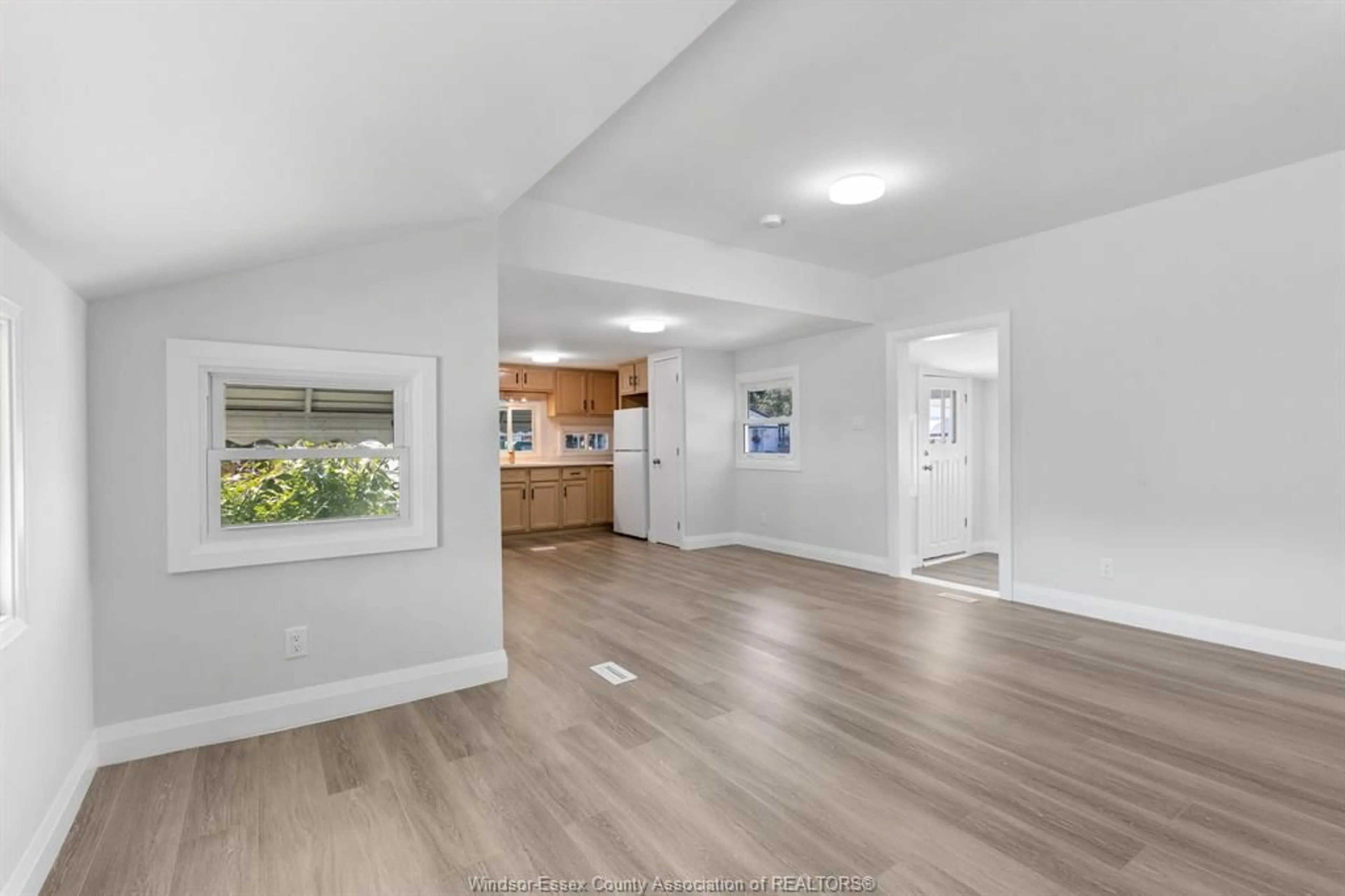 Unknown for 270 BEVERLY, Essex Ontario N8M 1N4