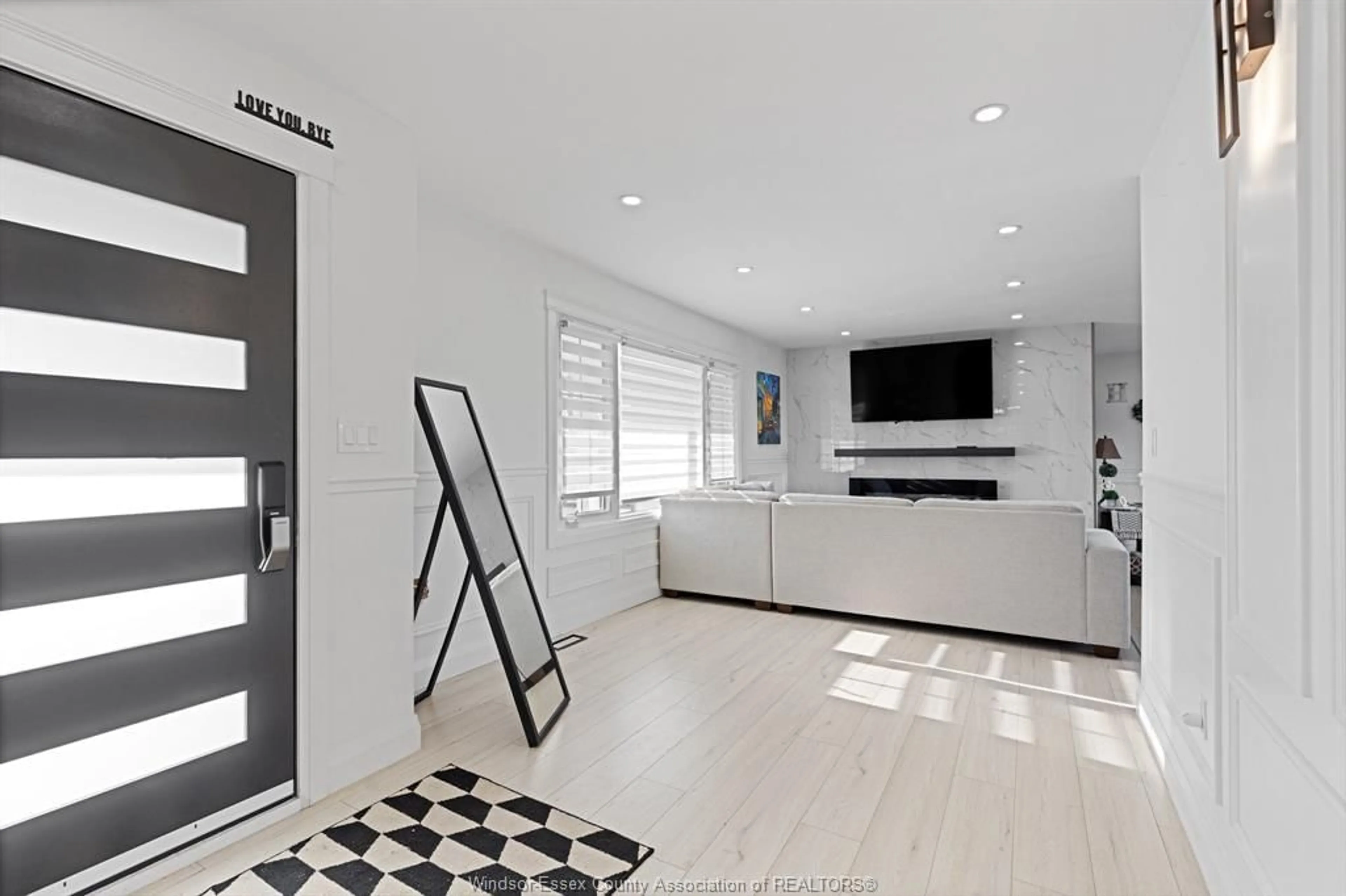 Home theater for 495 VICTORY St, LaSalle Ontario N9J 1V8