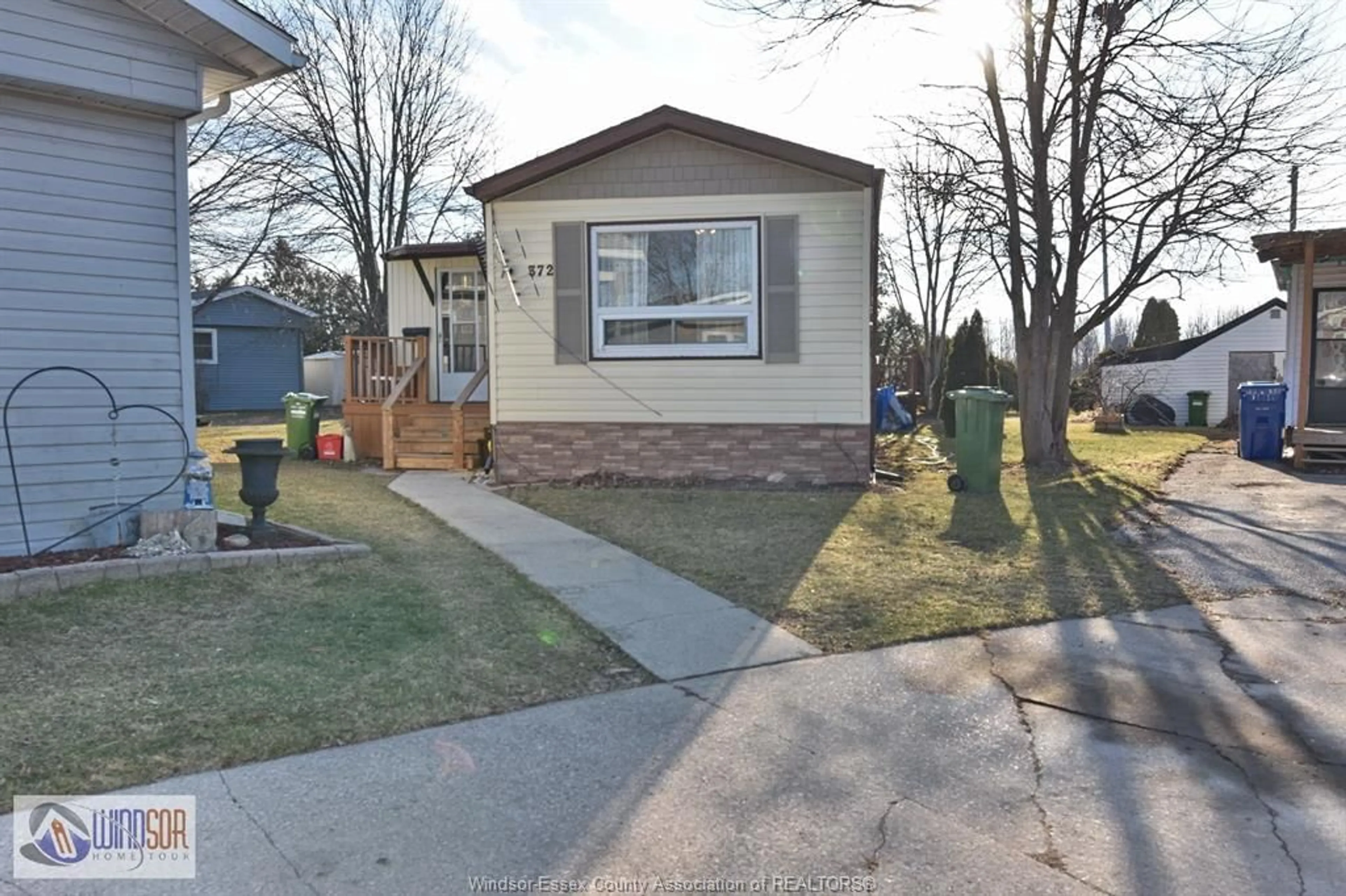 Unknown for 372 REGENT Crt, Essex Ontario N8M 2Z2