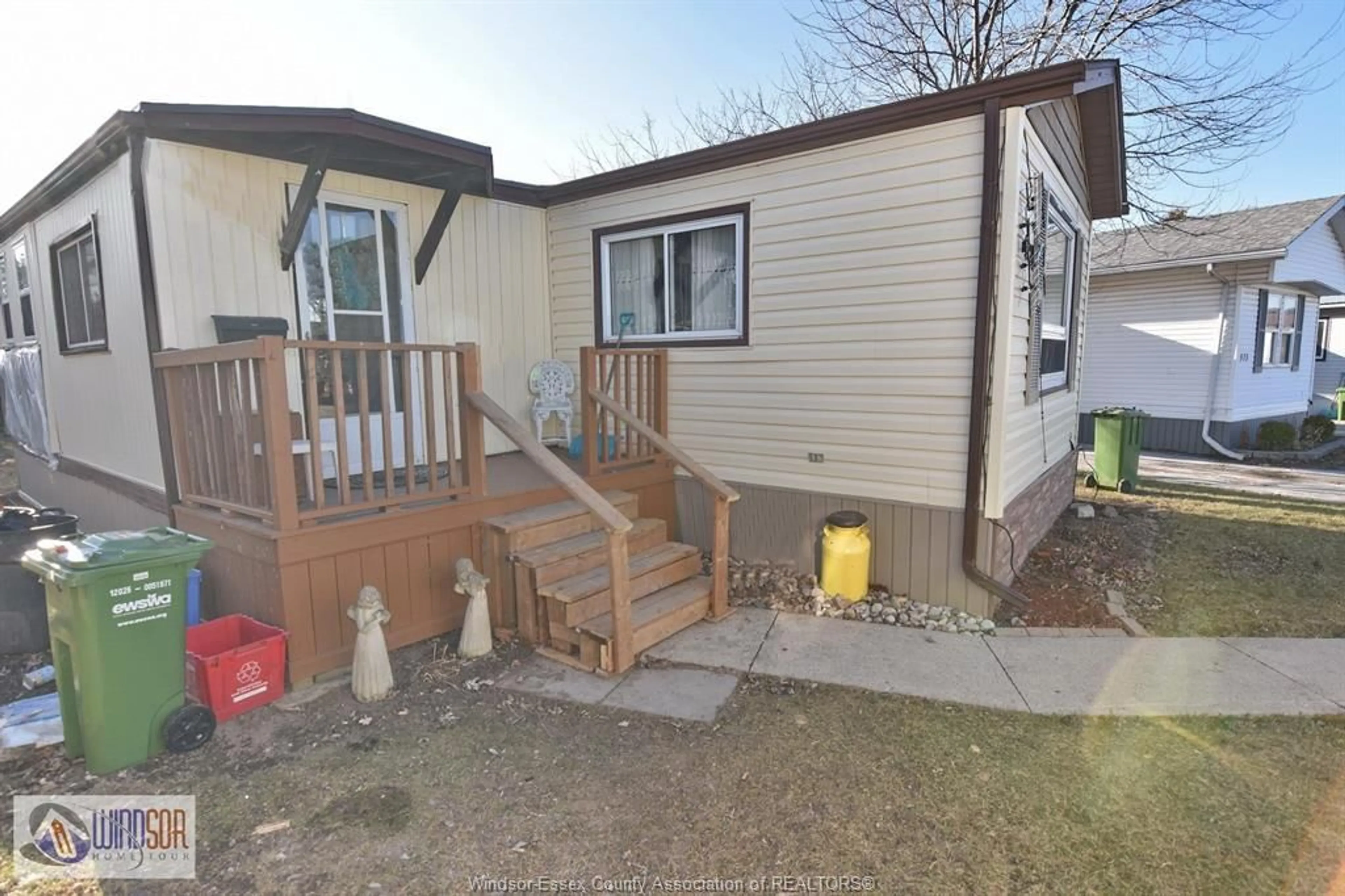 Unknown for 372 REGENT Crt, Essex Ontario N8M 2Z2