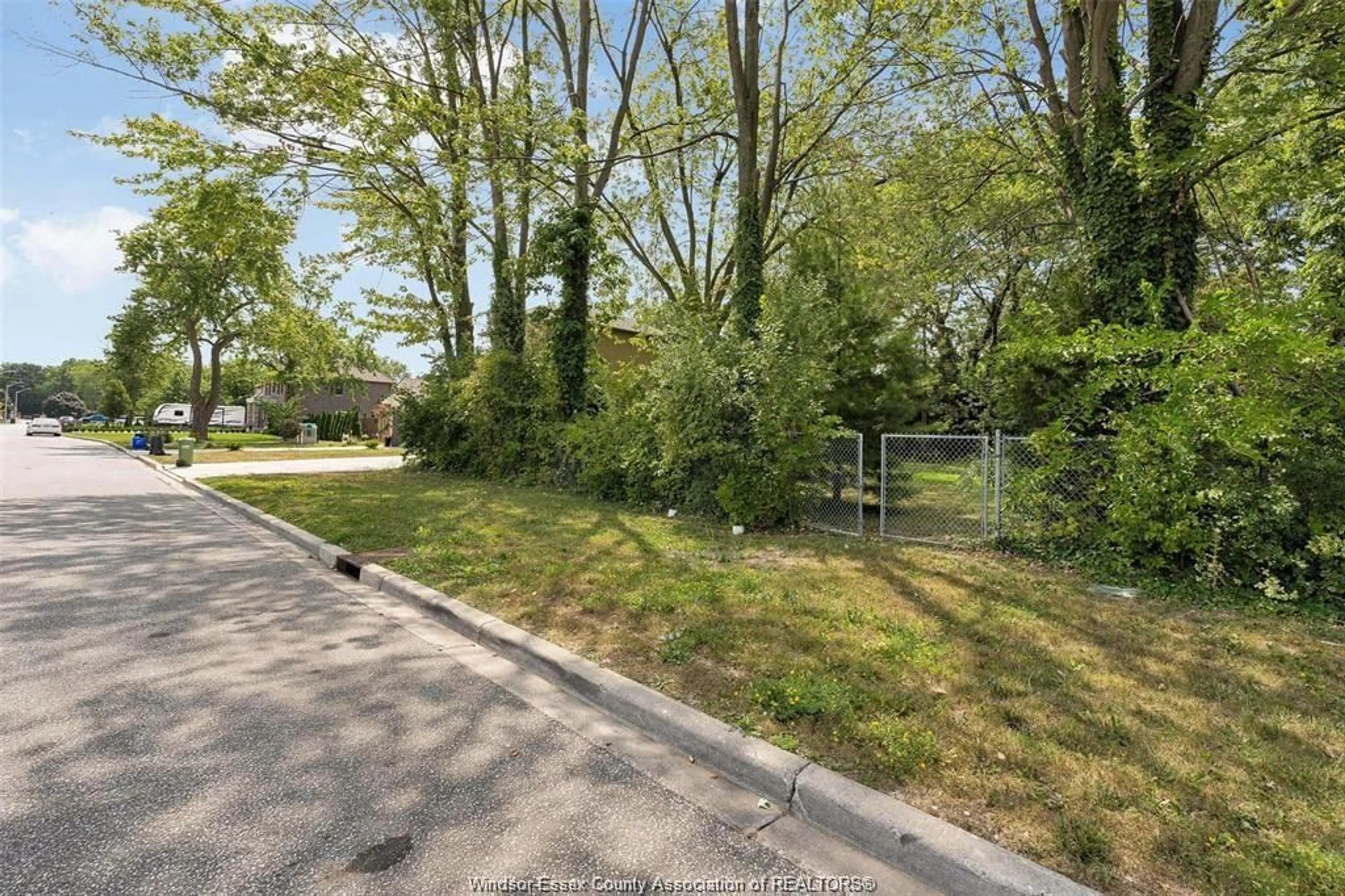 A pic from outside/outdoor area/front of a property/back of a property/a pic from drone, street for V/L EASTLAWN, Windsor Ontario N8S 3G7