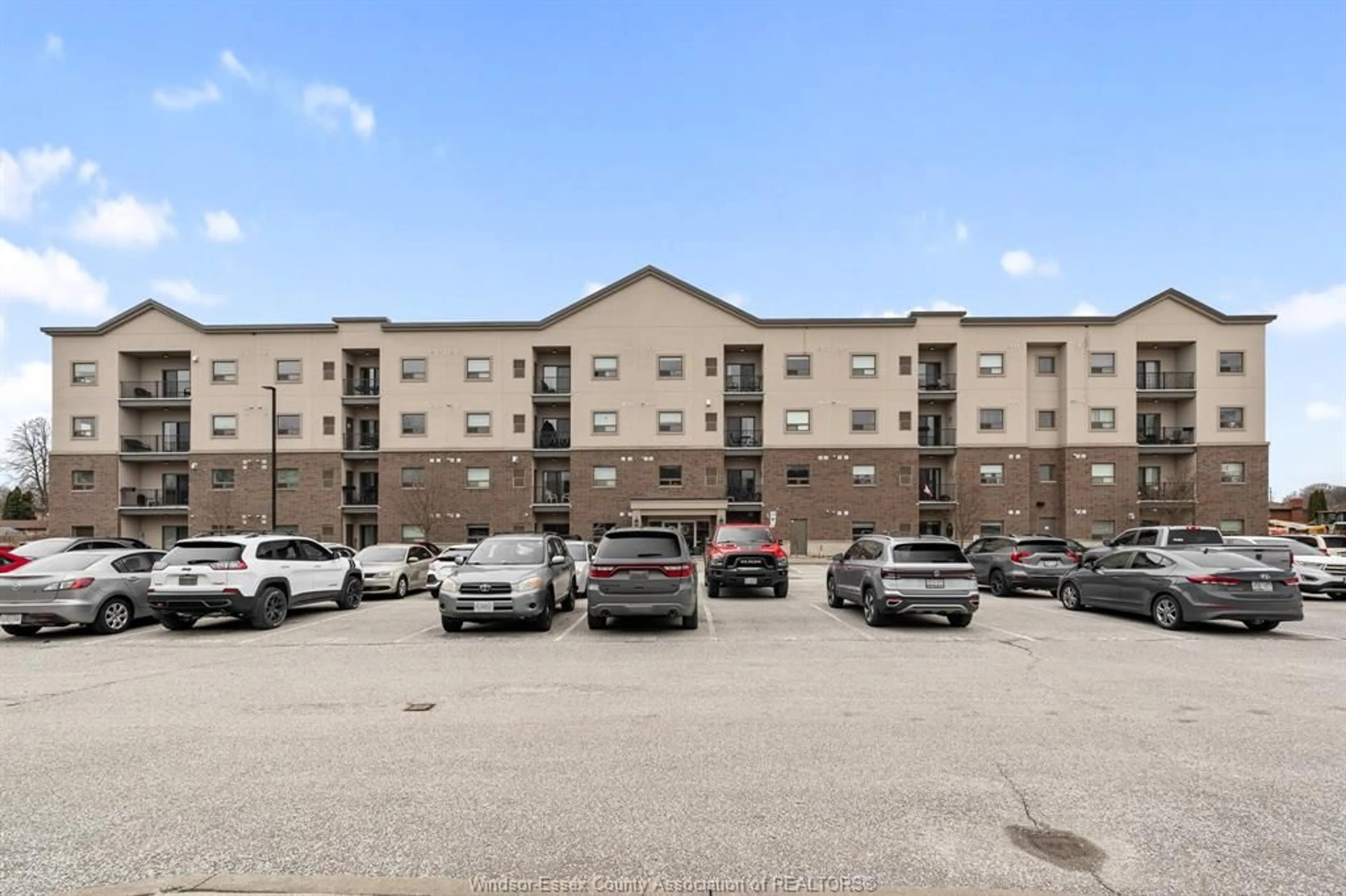 Patio, building for 8475 Wyandotte St #111, Windsor Ontario N8S 0A4