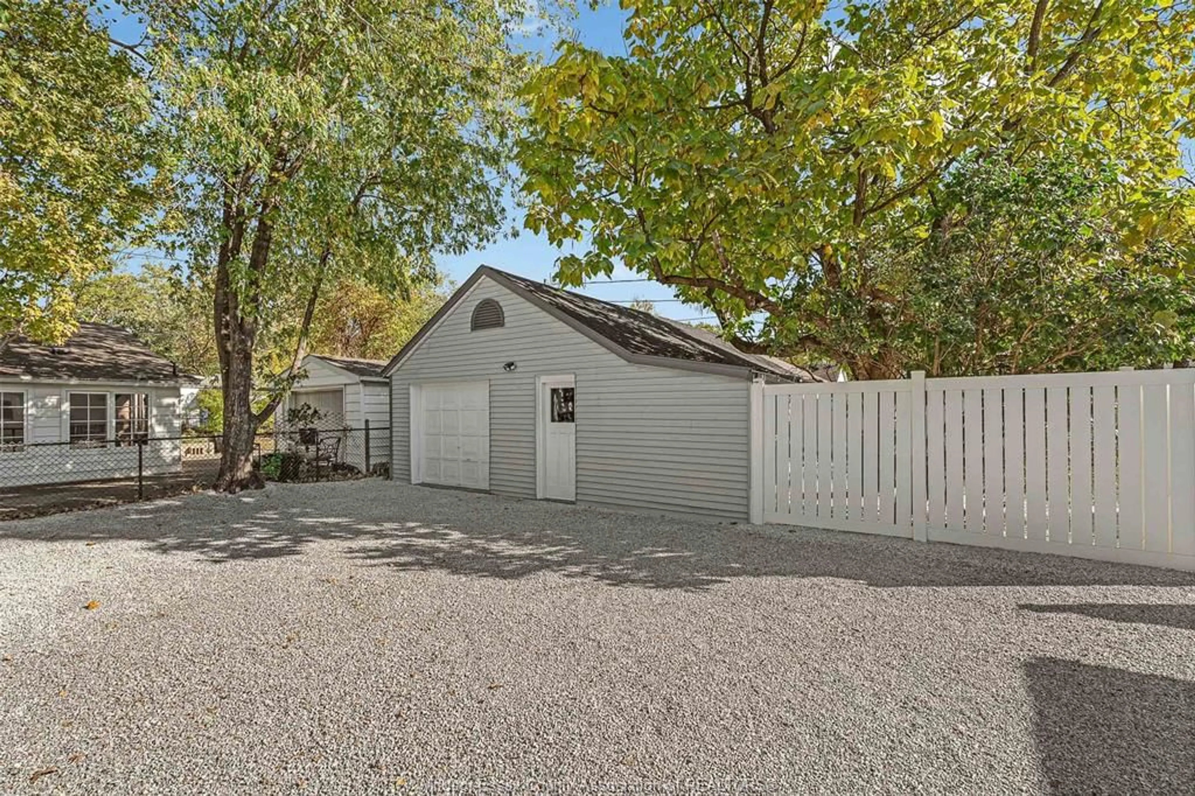 Unknown for 649 EDINBOROUGH St, Windsor Ontario N8X 3C8