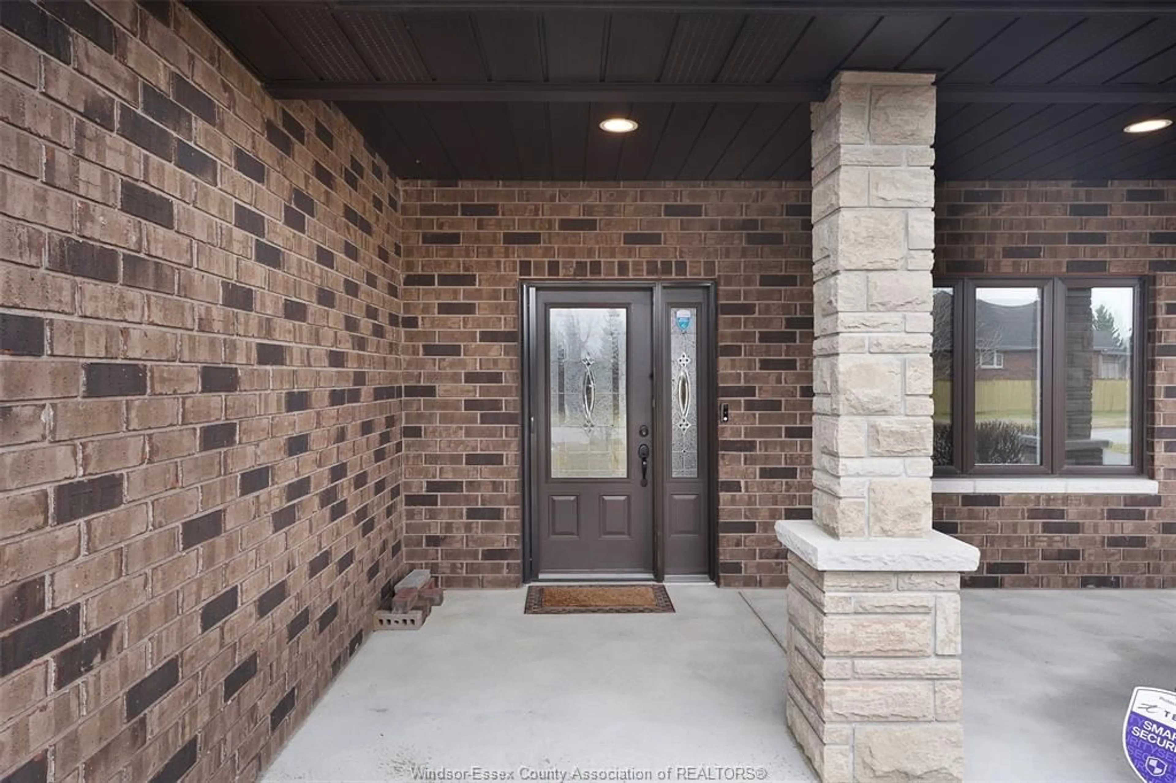 Indoor entryway for 126 TOWNSVIEW, Essex Ontario N8M 0A3