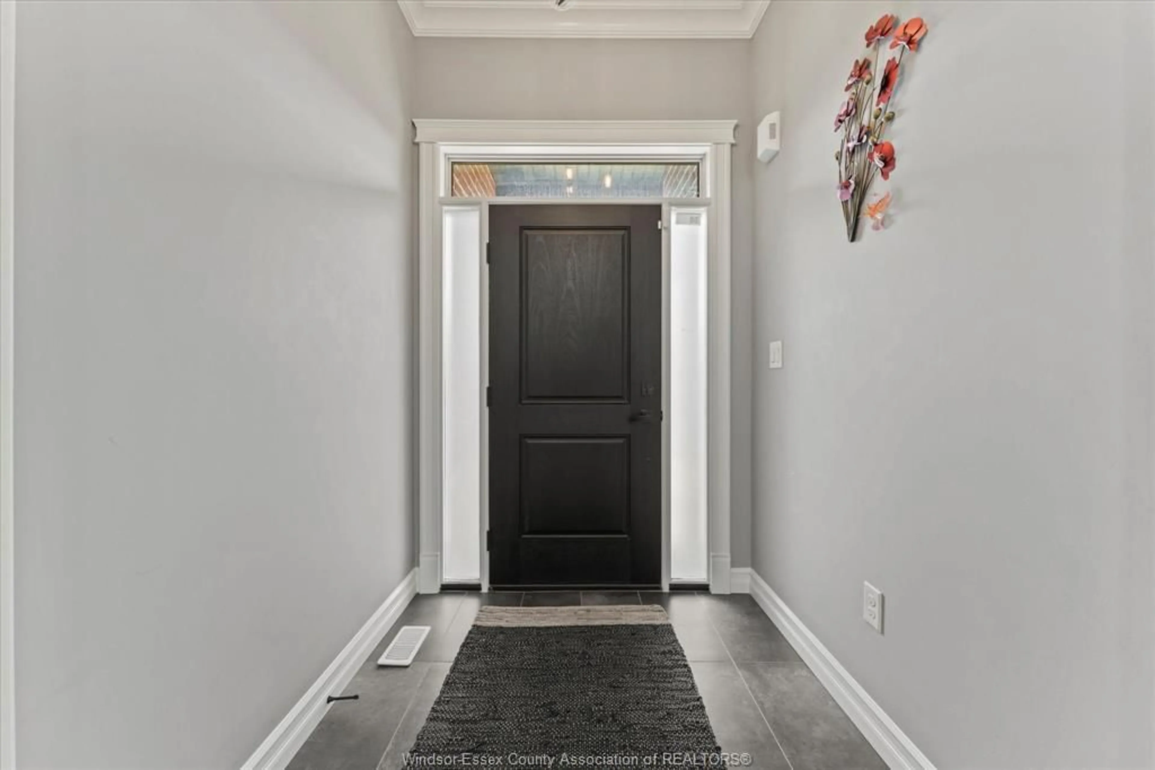 Indoor entryway for 413 BRUNMAR, Lakeshore Ontario N8L 0Y2