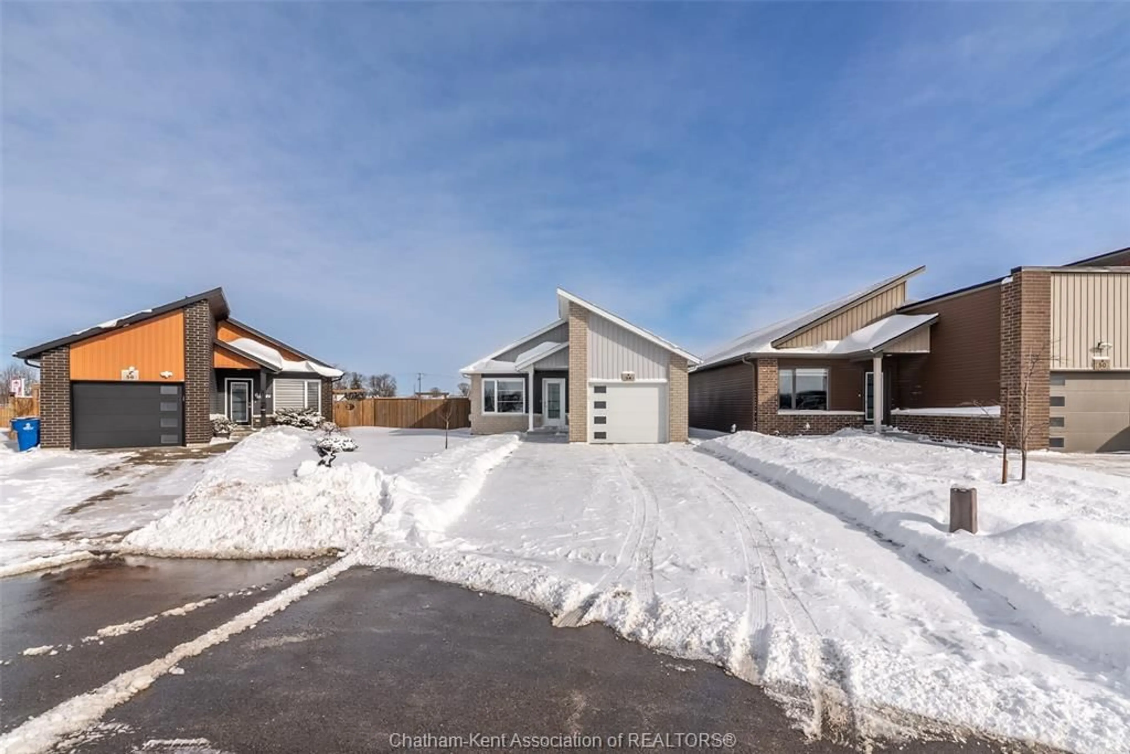 A pic from outside/outdoor area/front of a property/back of a property/a pic from drone, street for 54 Moonstone Cres, Chatham Ontario N7M 0S2