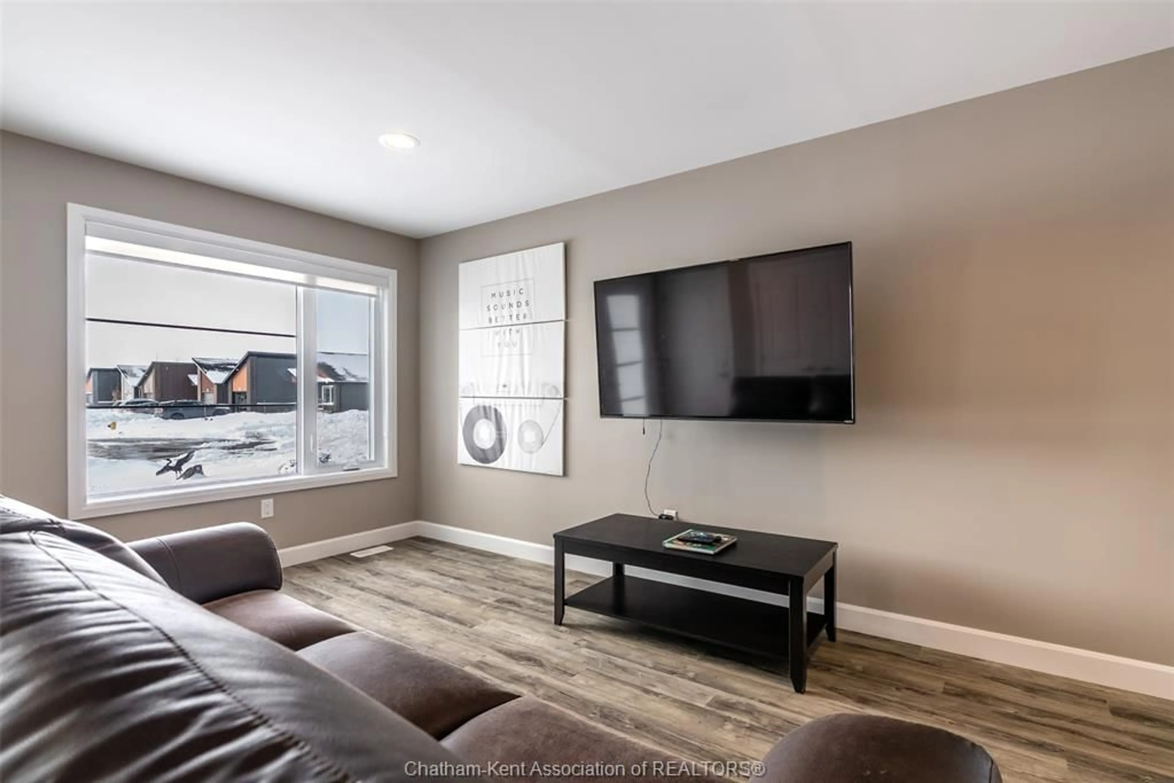 Living room with furniture, unknown for 54 Moonstone Cres, Chatham Ontario N7M 0S2