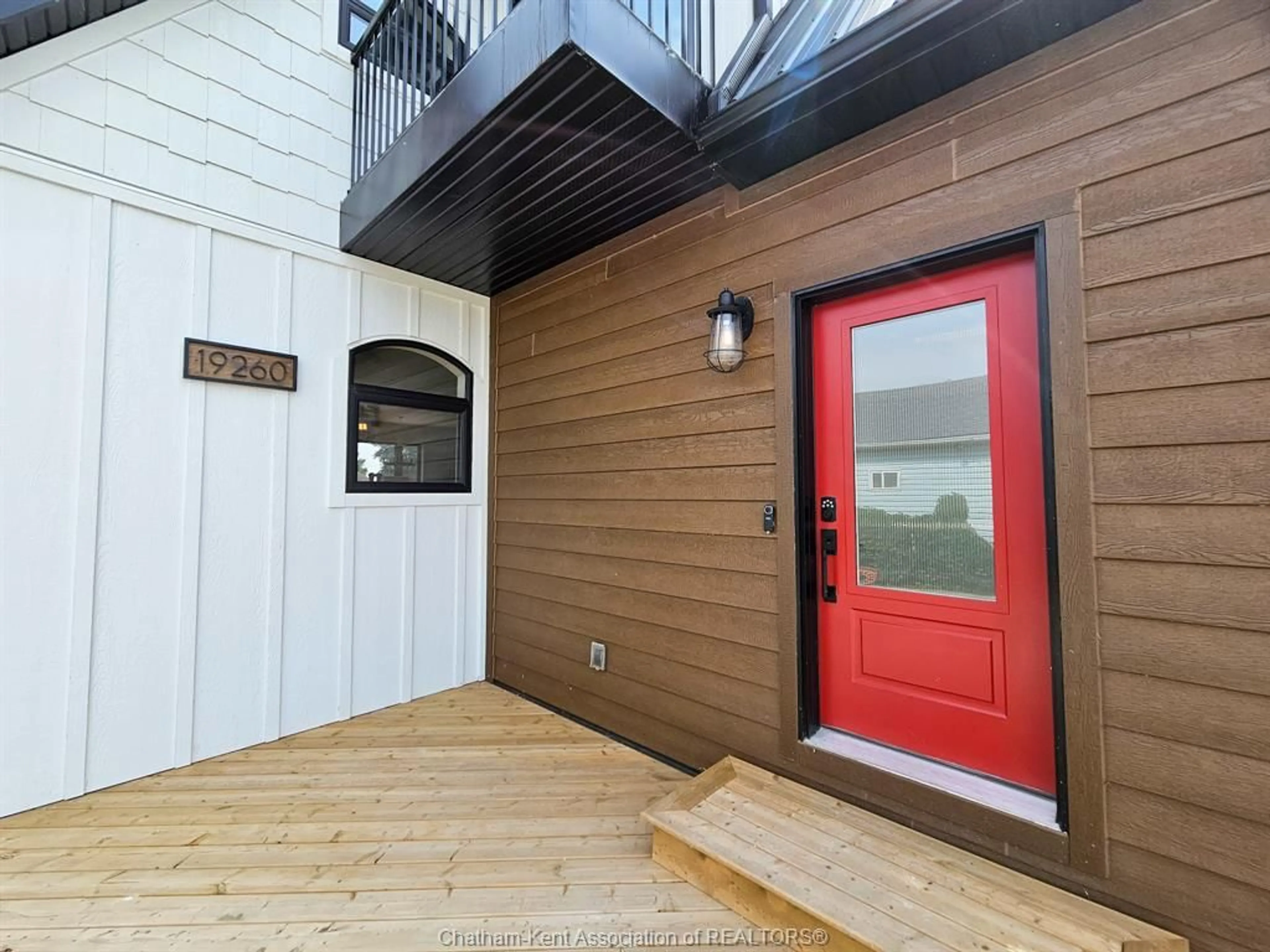 Indoor entryway for 19260 Lakeside Dr, Lighthouse Cove Ontario N0P 2L0
