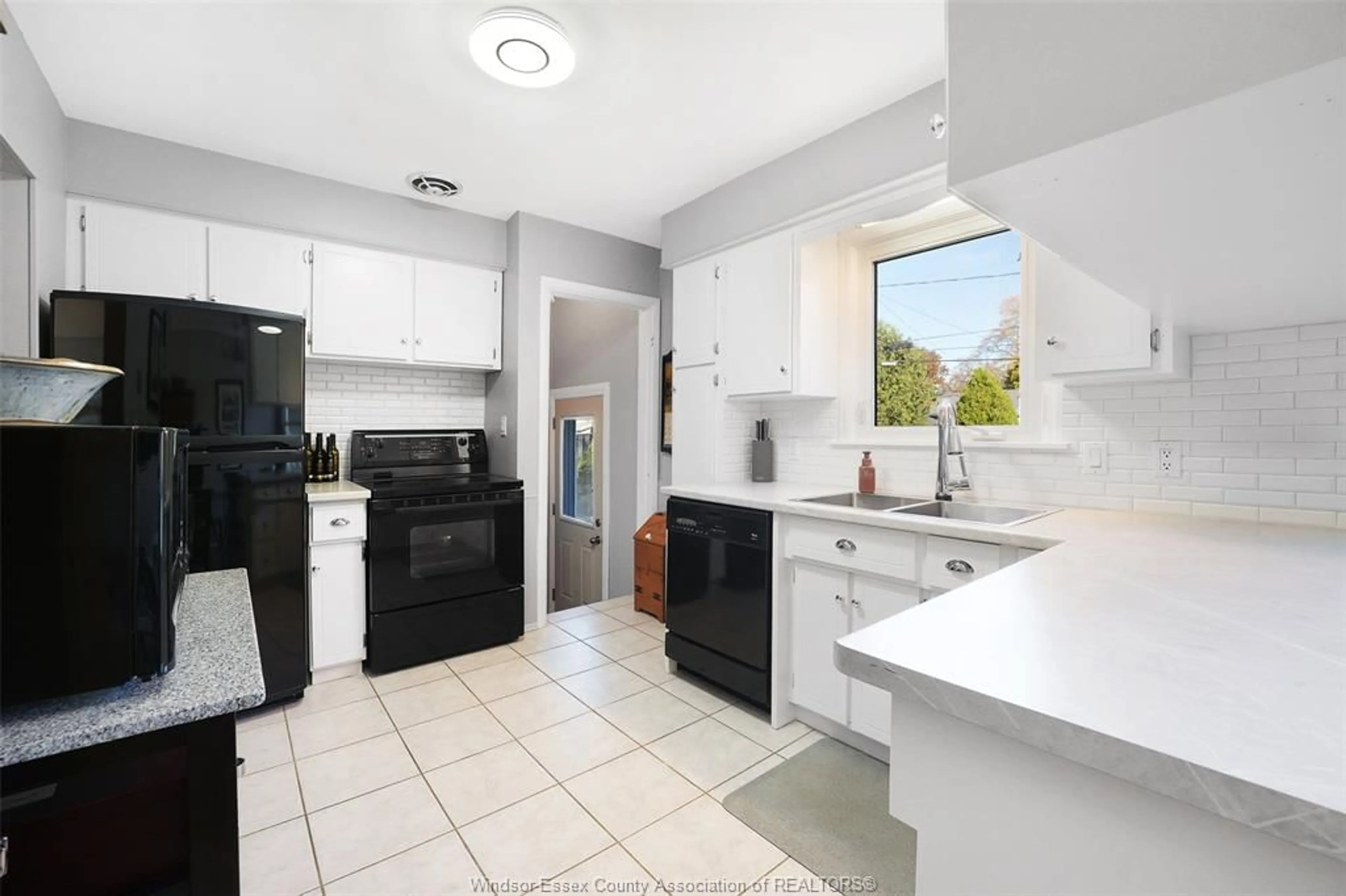 Standard kitchen, ceramic/tile floor for 3276 VIRGINIA PARK, Windsor Ontario N9E 2C3