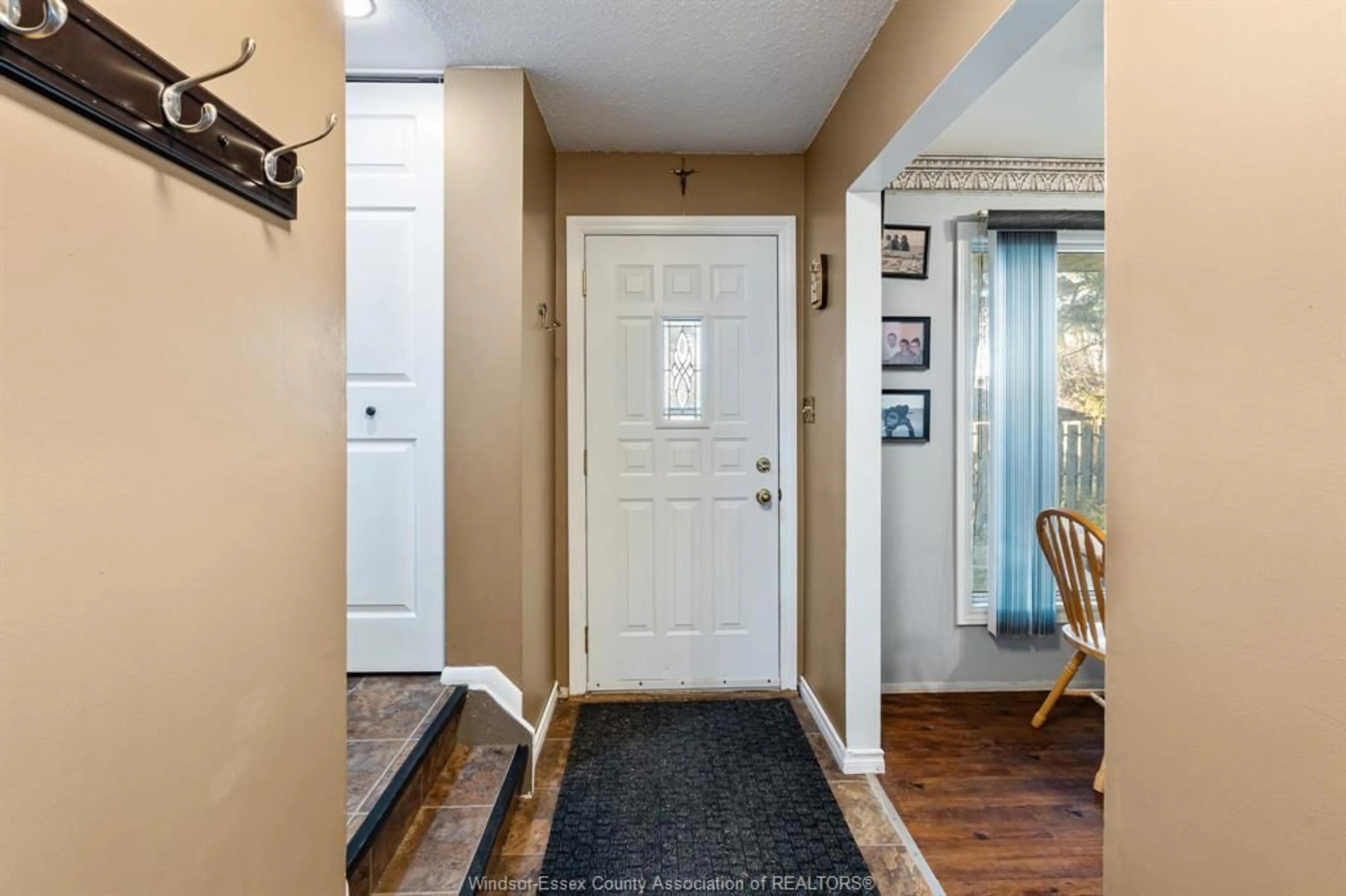 Indoor entryway for 220 Victoria St, Amherstburg Ontario N9V 2K5