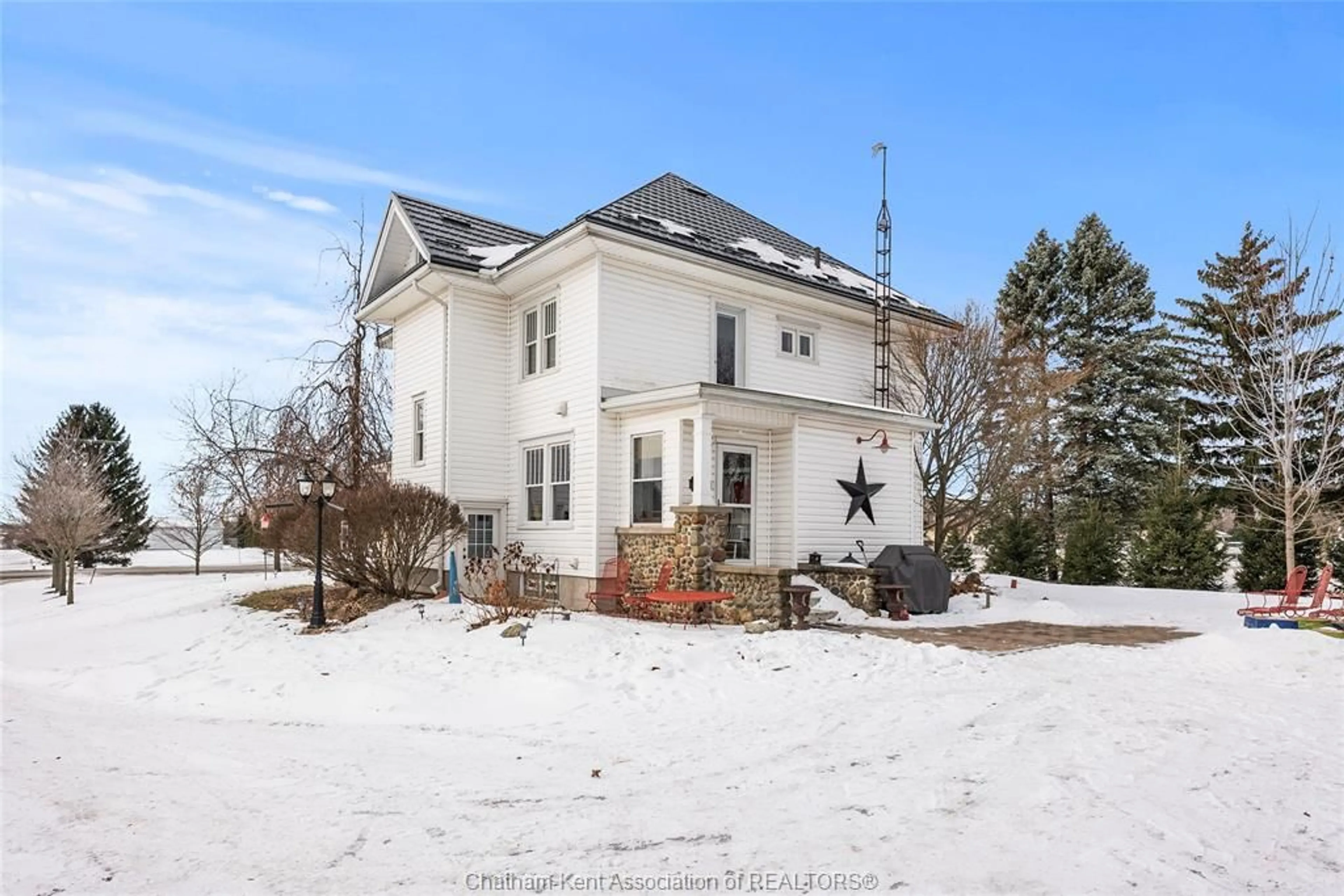 A pic from outside/outdoor area/front of a property/back of a property/a pic from drone, building for 243 Chatham St, Blenheim Ontario N0P 1A0