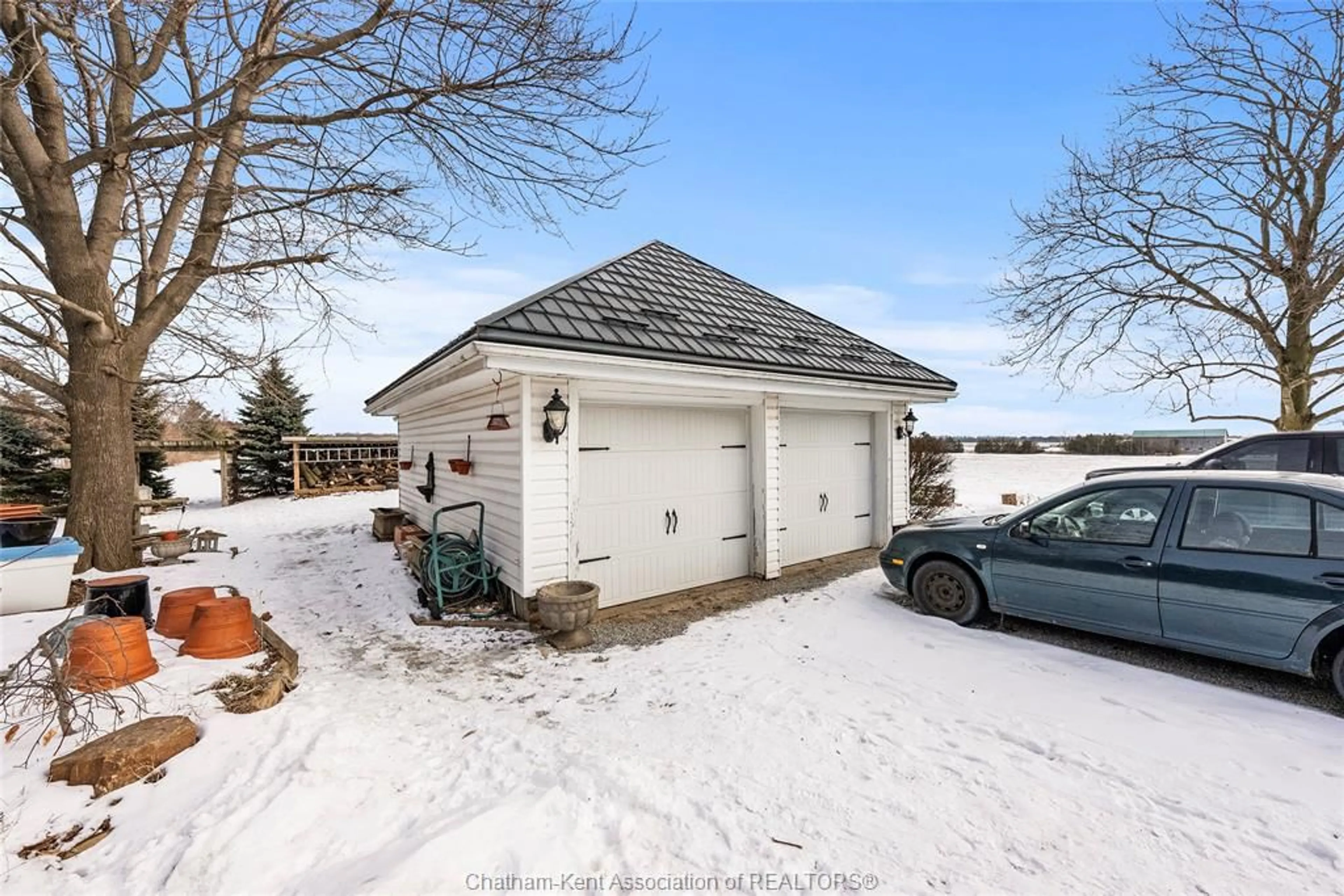 Indoor garage for 243 Chatham St, Blenheim Ontario N0P 1A0