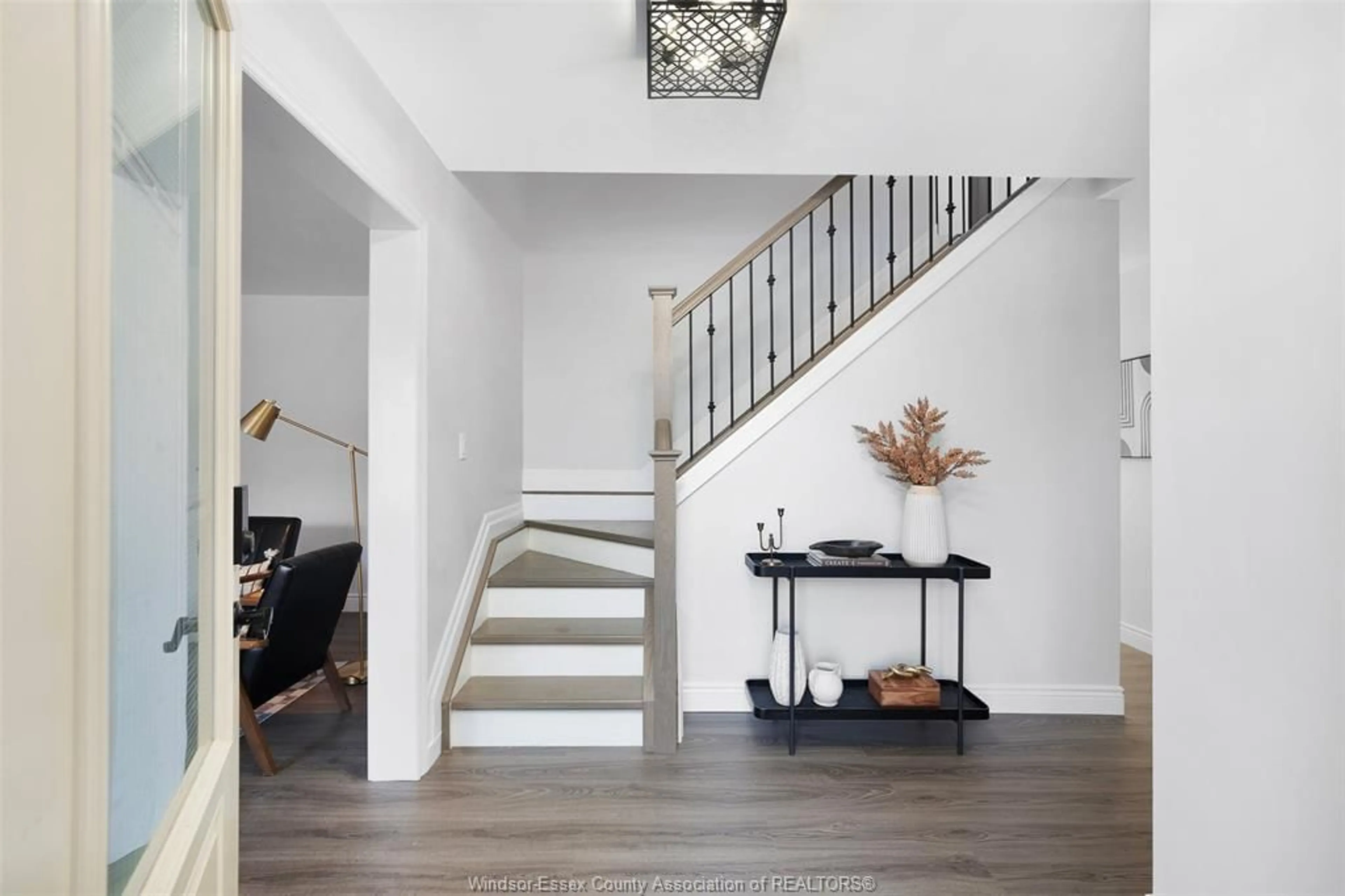 Indoor entryway for 673 Gauthier, Tecumseh Ontario N8N 3P7