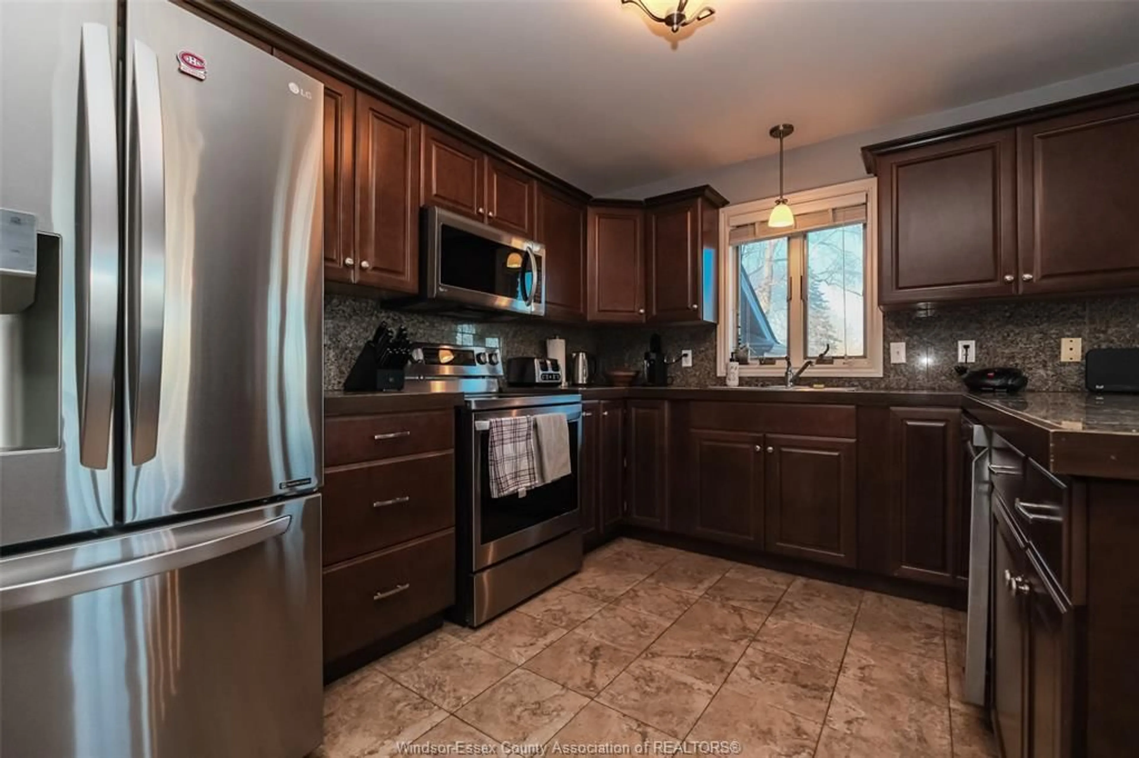 Standard kitchen, ceramic/tile floor for 8470 MALDEN, LaSalle Ontario N9J 2V7
