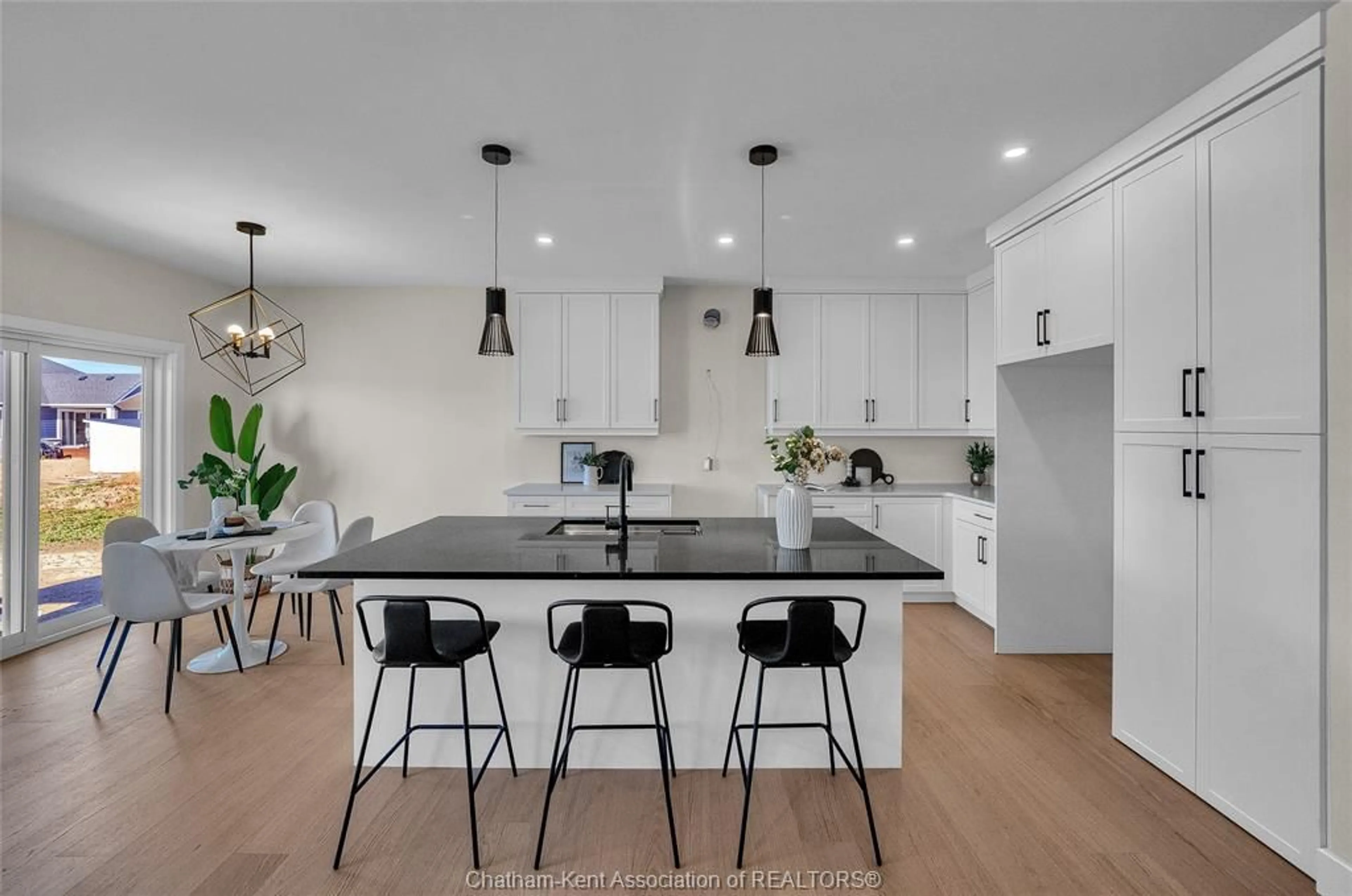 Open concept kitchen, unknown for 172 Rosewood Cres, Chatham Ontario N7M 0V4