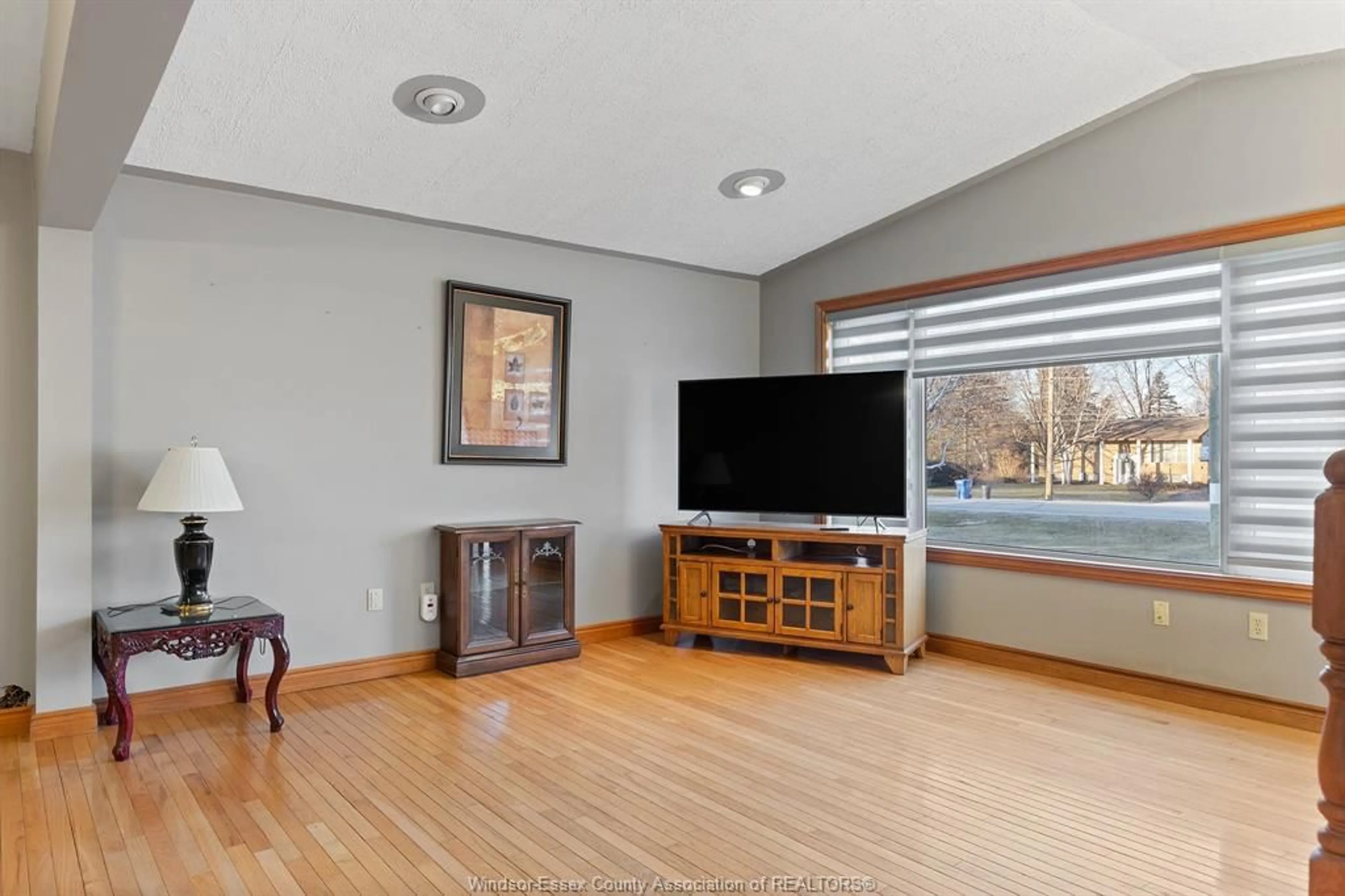 Living room with furniture, wood/laminate floor for 1116 REAUME, LaSalle Ontario N9J 1C1